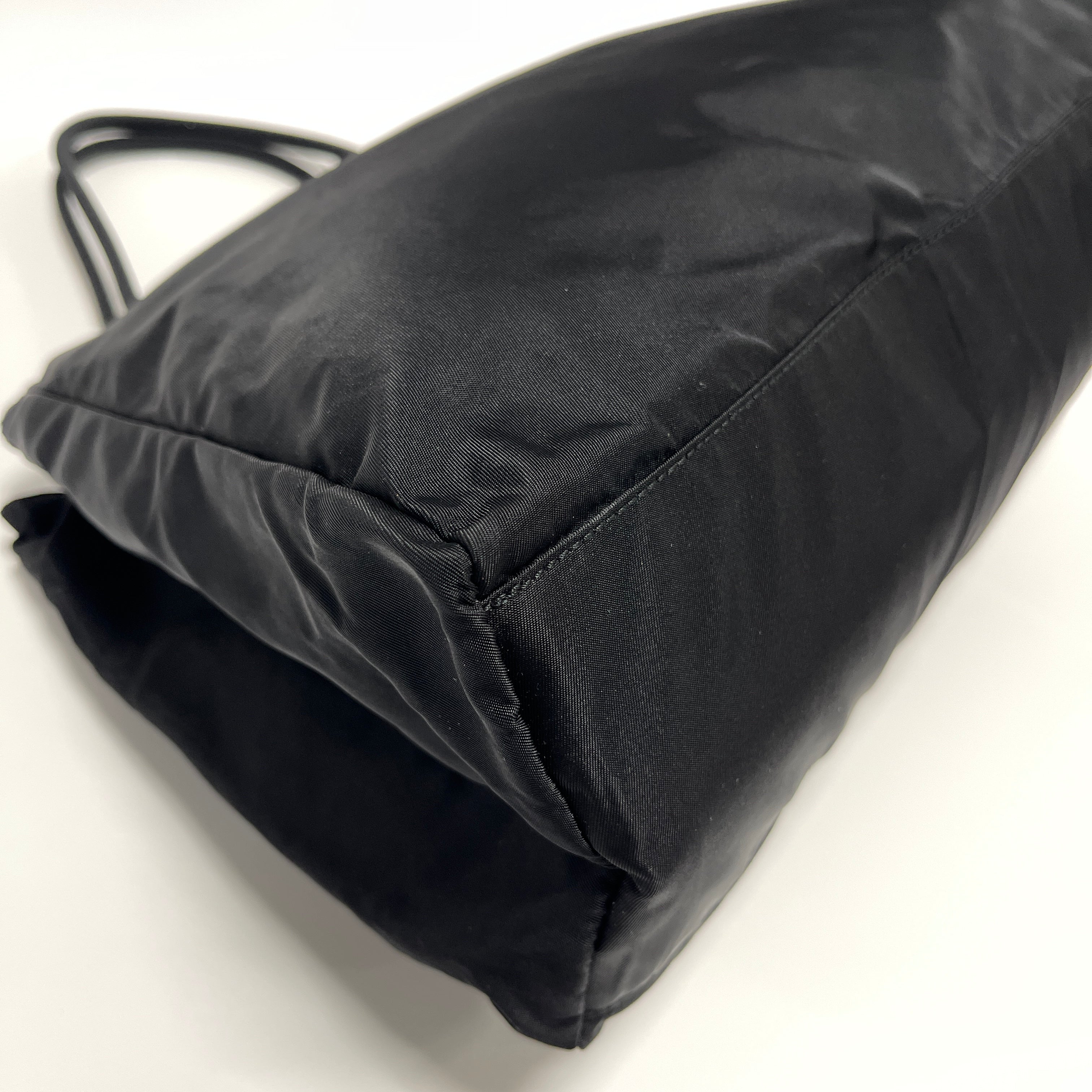 2604 secondhand PRADA nylon Tote black