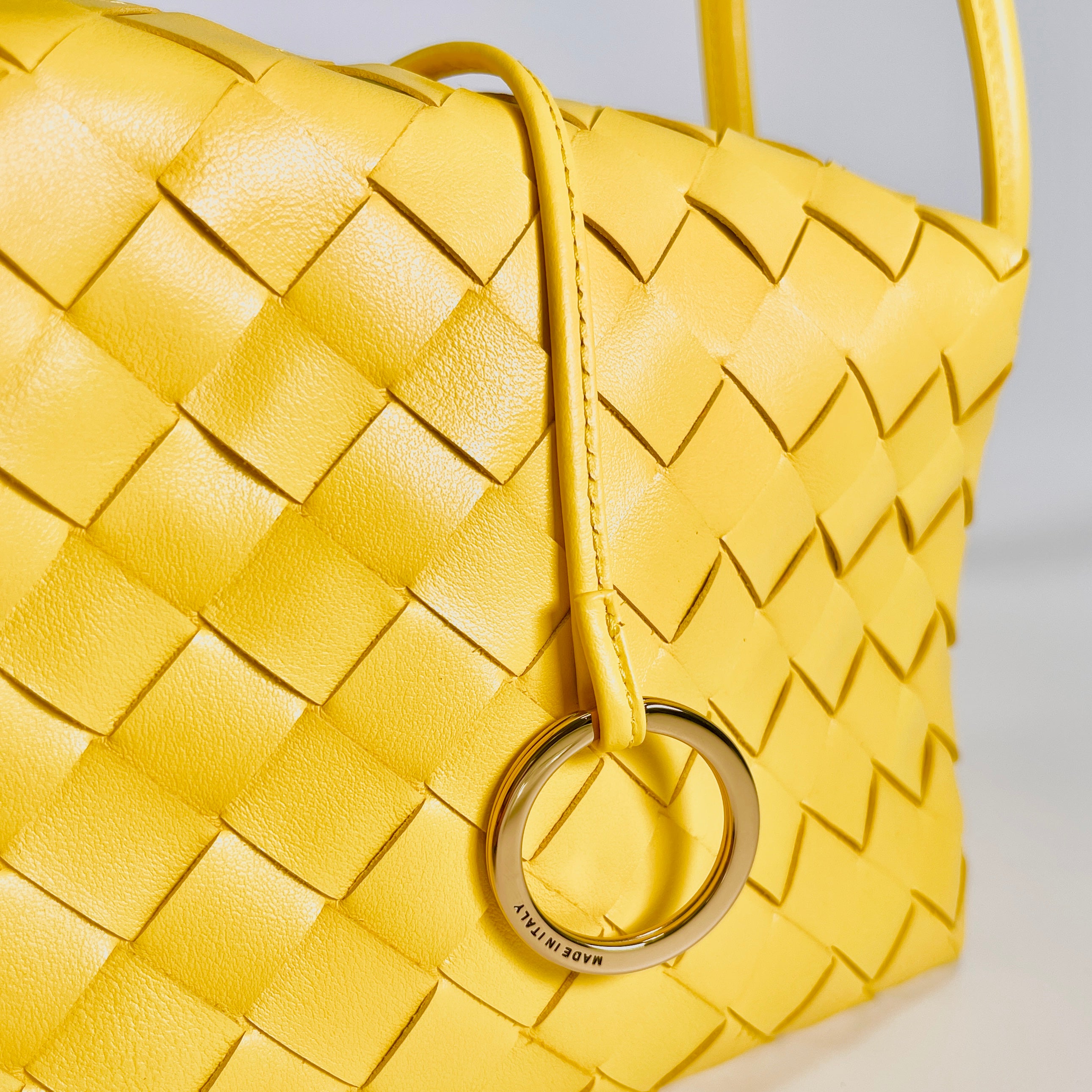 2603 secondhand BOTTEGAVENETA loop top handle Yellow