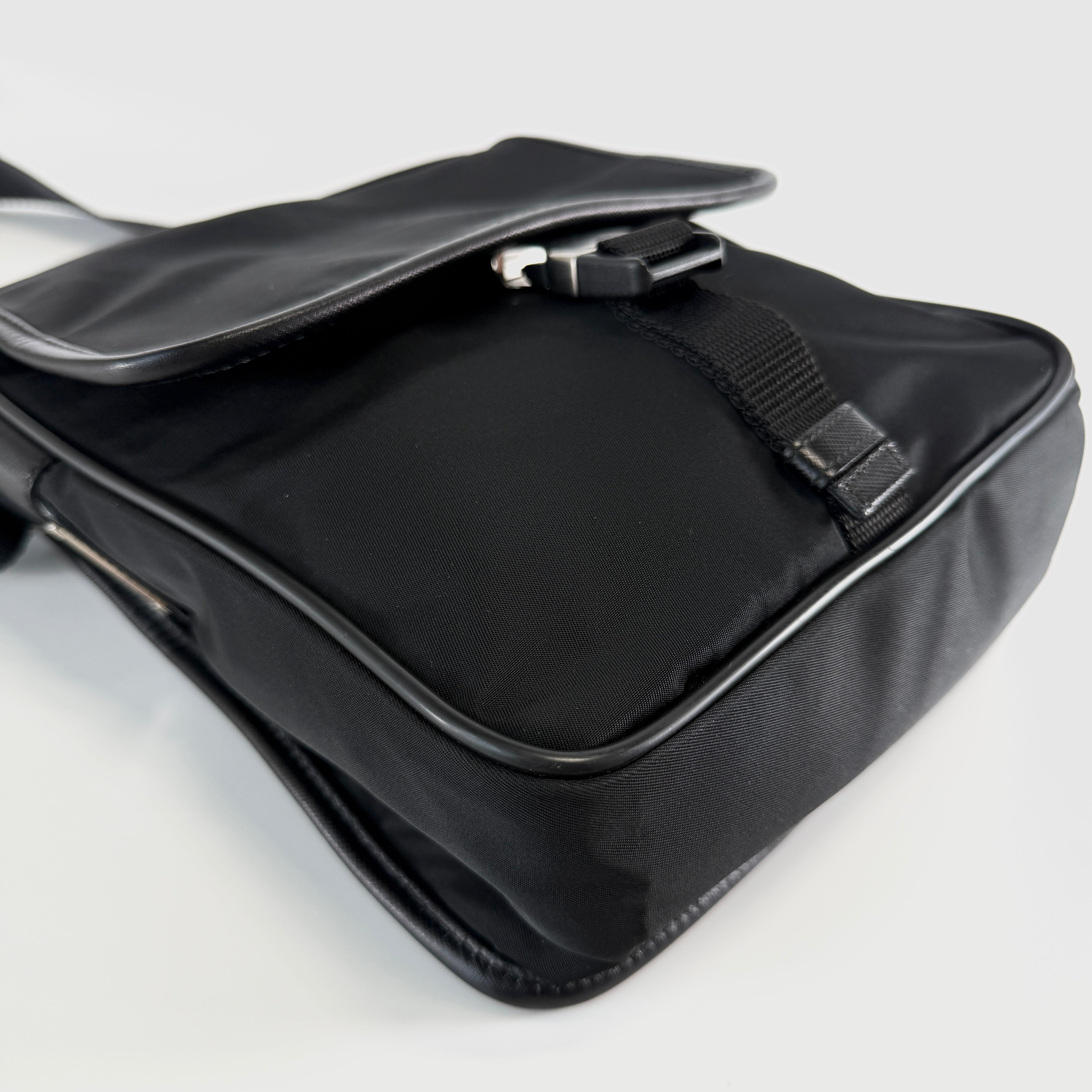 2607 secondhand PRADA nylon × leather Triangle Logo plate Shoulder bag black Guarantee card booklet