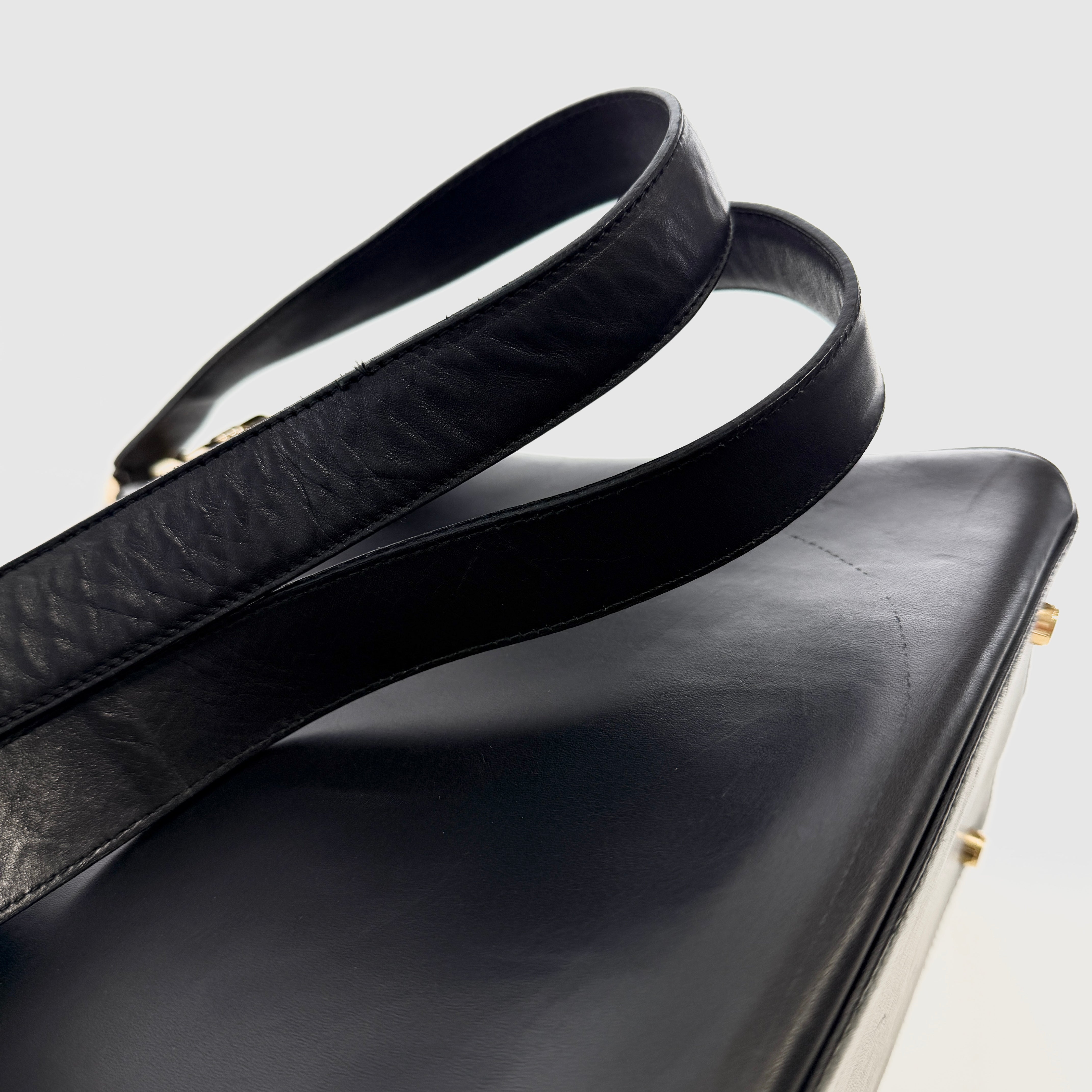 2608 secondhand Ferragamo Gancini Shoulder bag