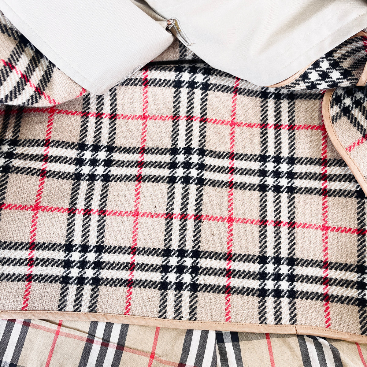 2606 secondhand BURBERRY coat beige