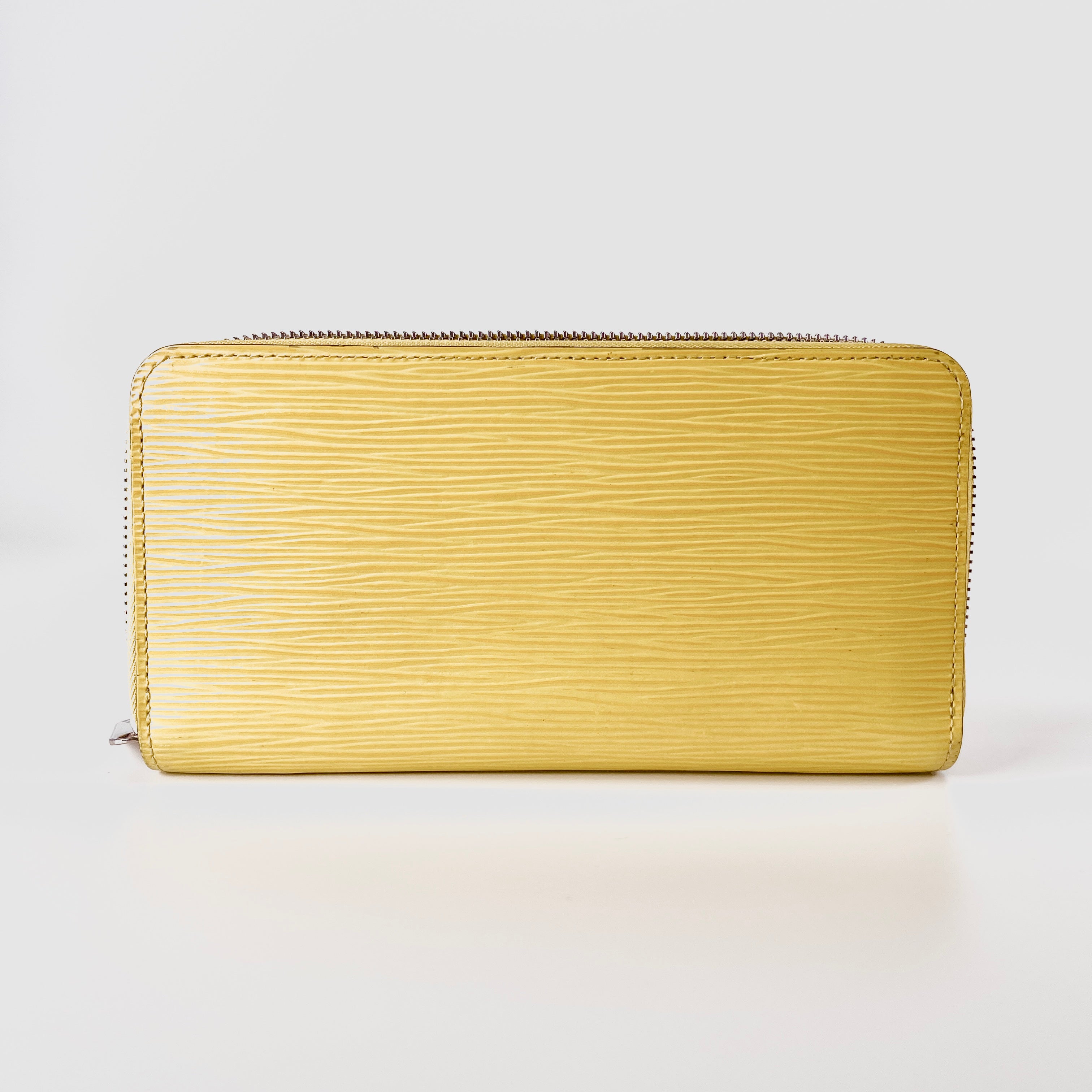 2603 secondhand LV Epi Zippy Wallet