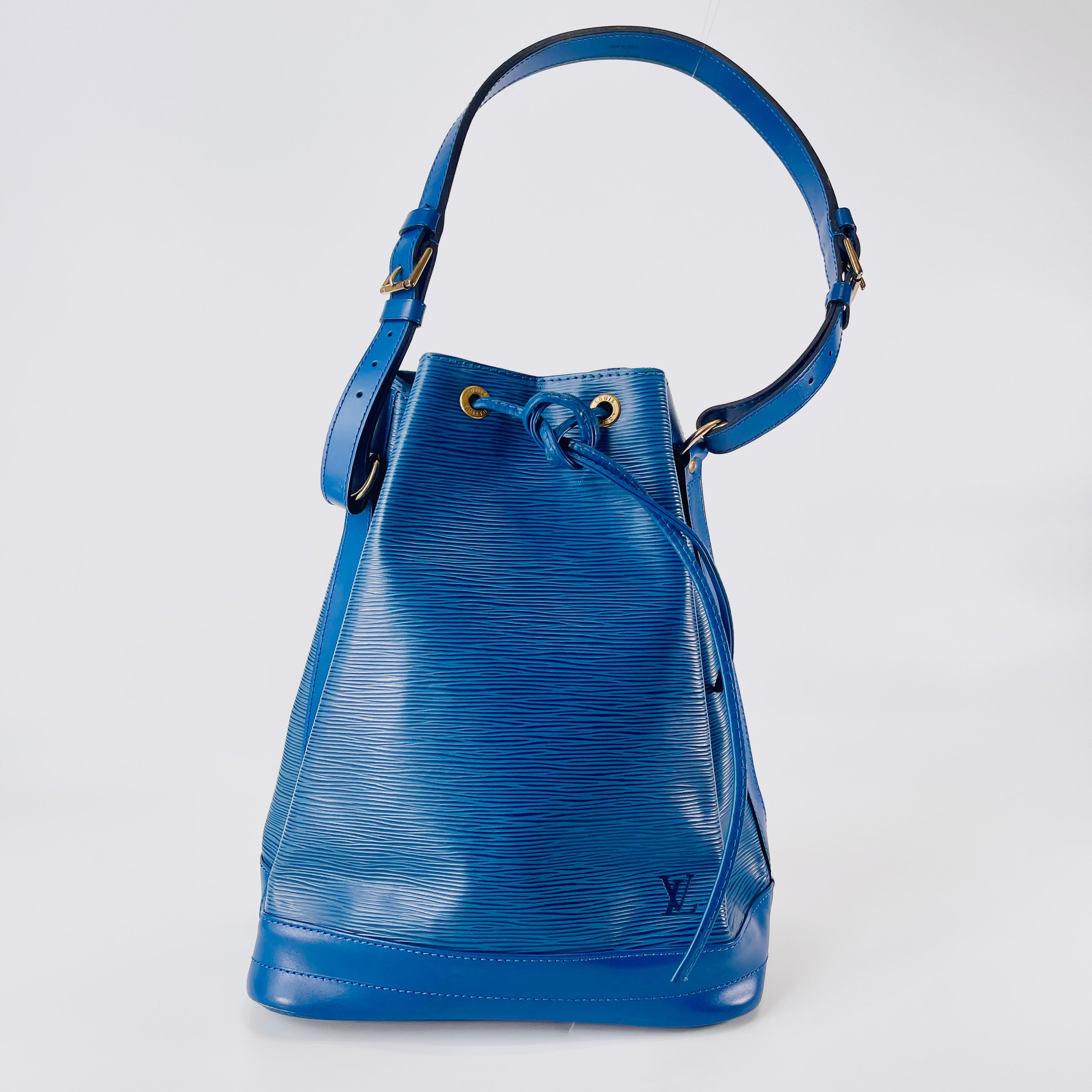 2604 secondhand LV Epi Noe