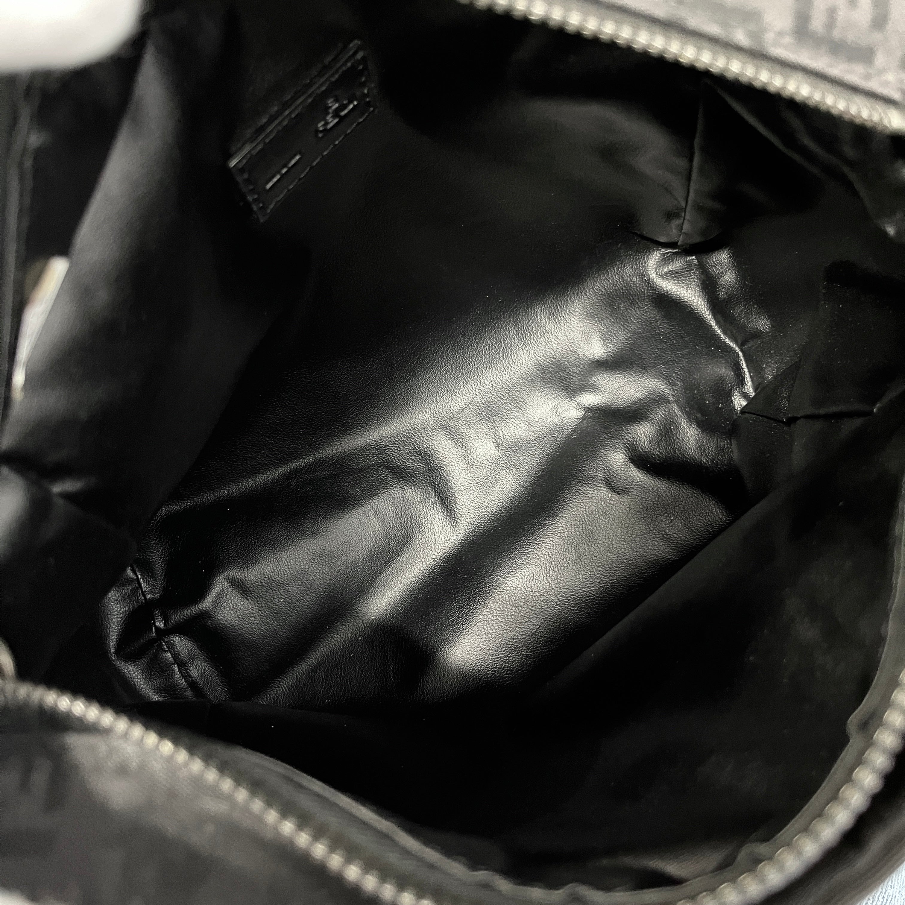 2605 secondhand FENDI Zucchino hand bag