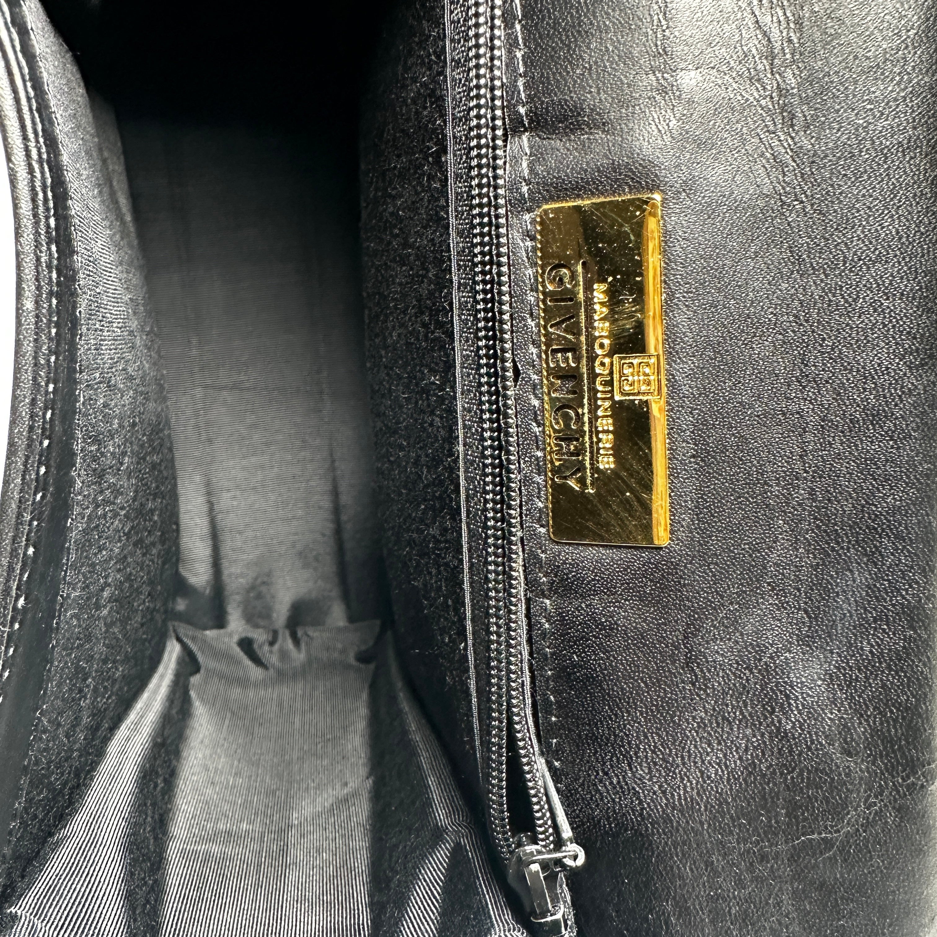 2605 secondhand GIVENCHY van hand bag