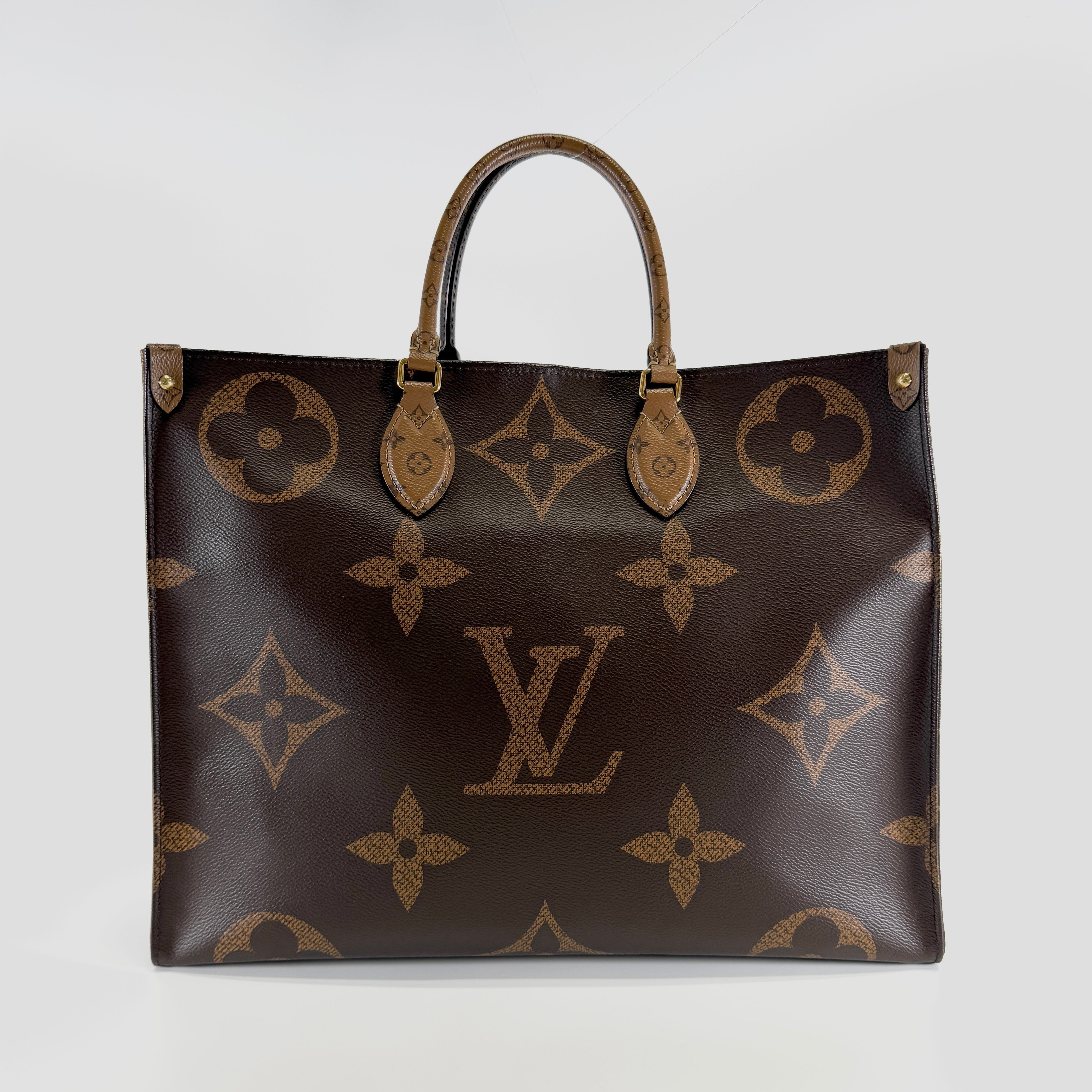 2607 secondhand LV On the Go MM Reverse