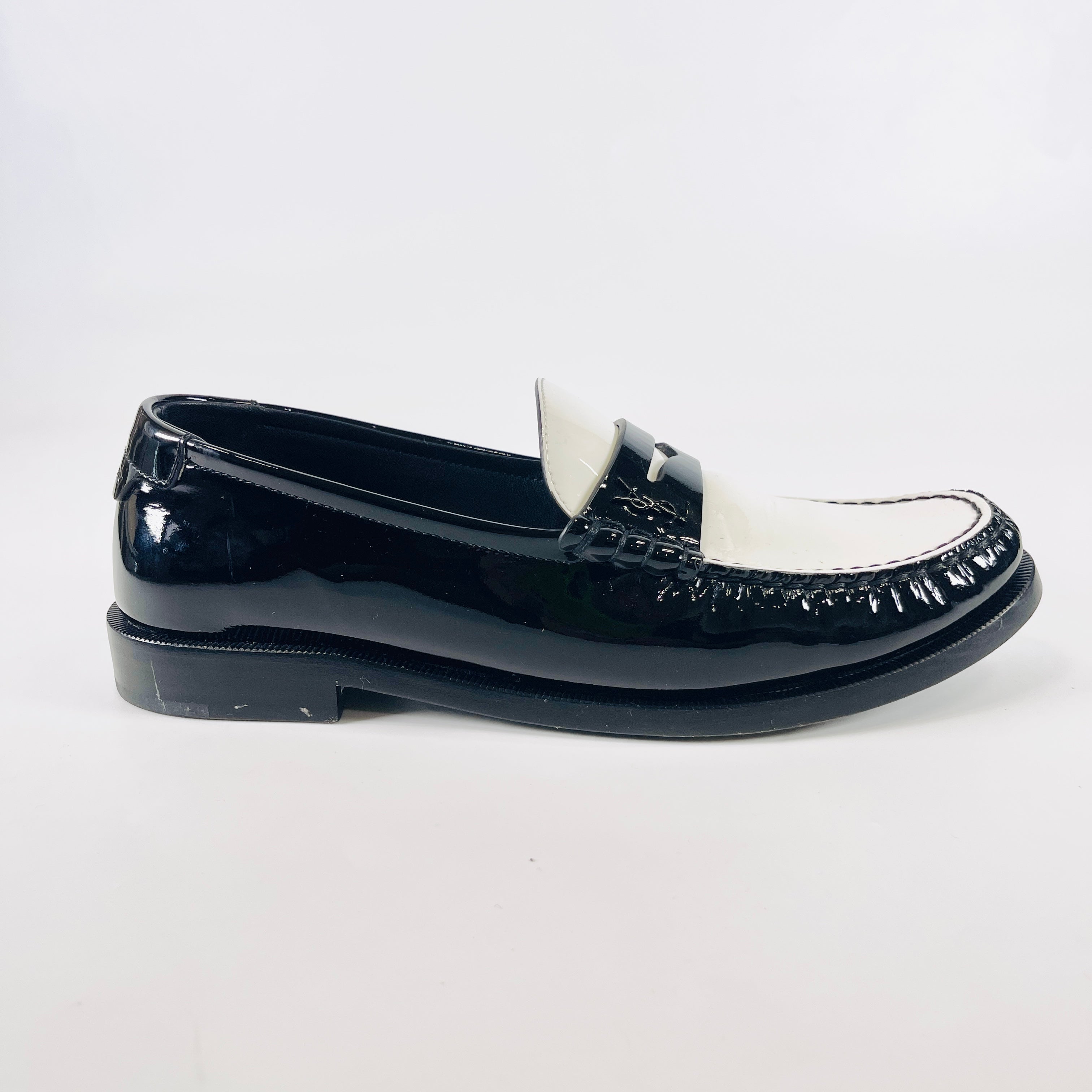 2604 secondhand SAINTLAURENT Saint Laurent Paris Patent Leather Loafers 39 Women's black × white fur insole Dirt ? Galle