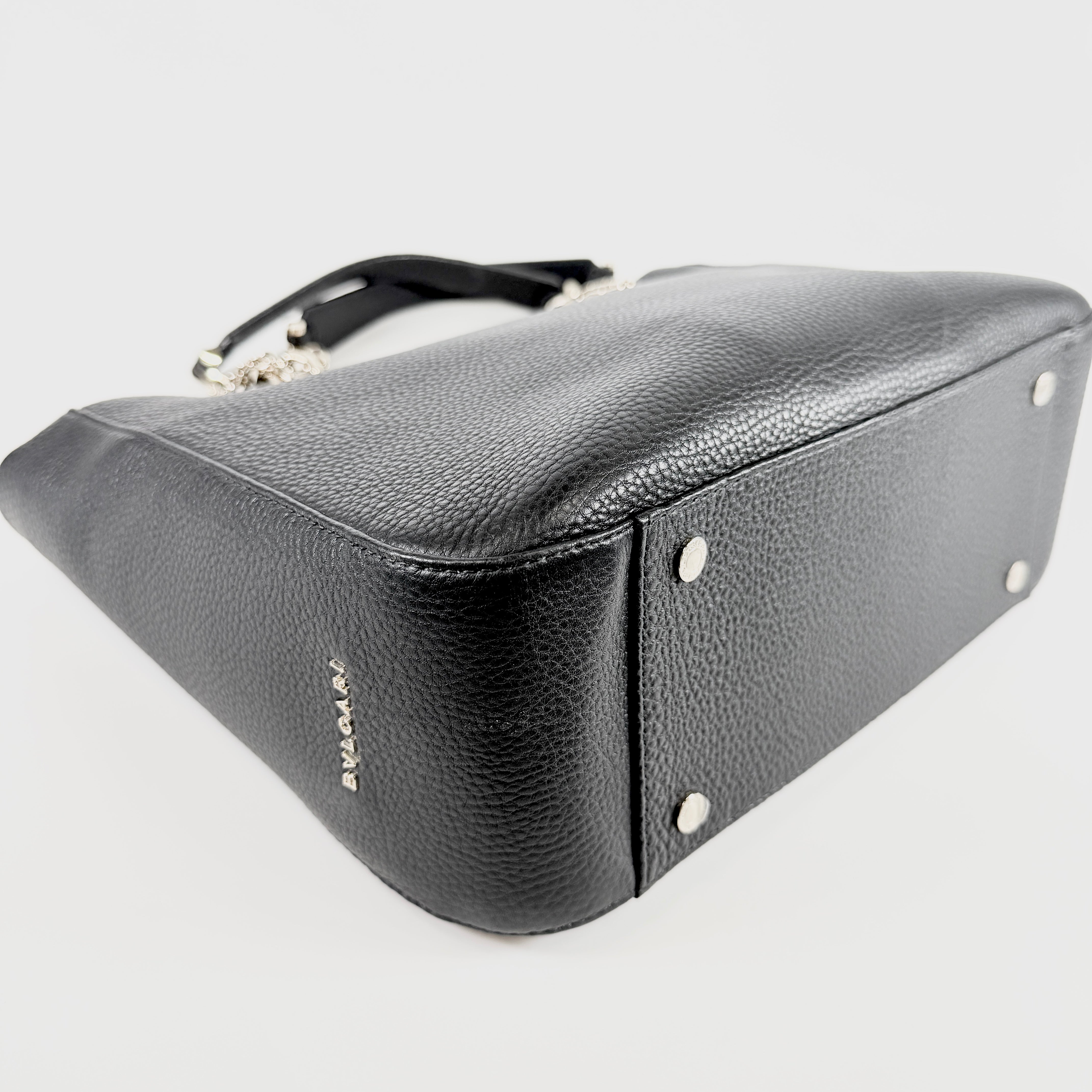 2608 secondhand BVLGARI hand bag