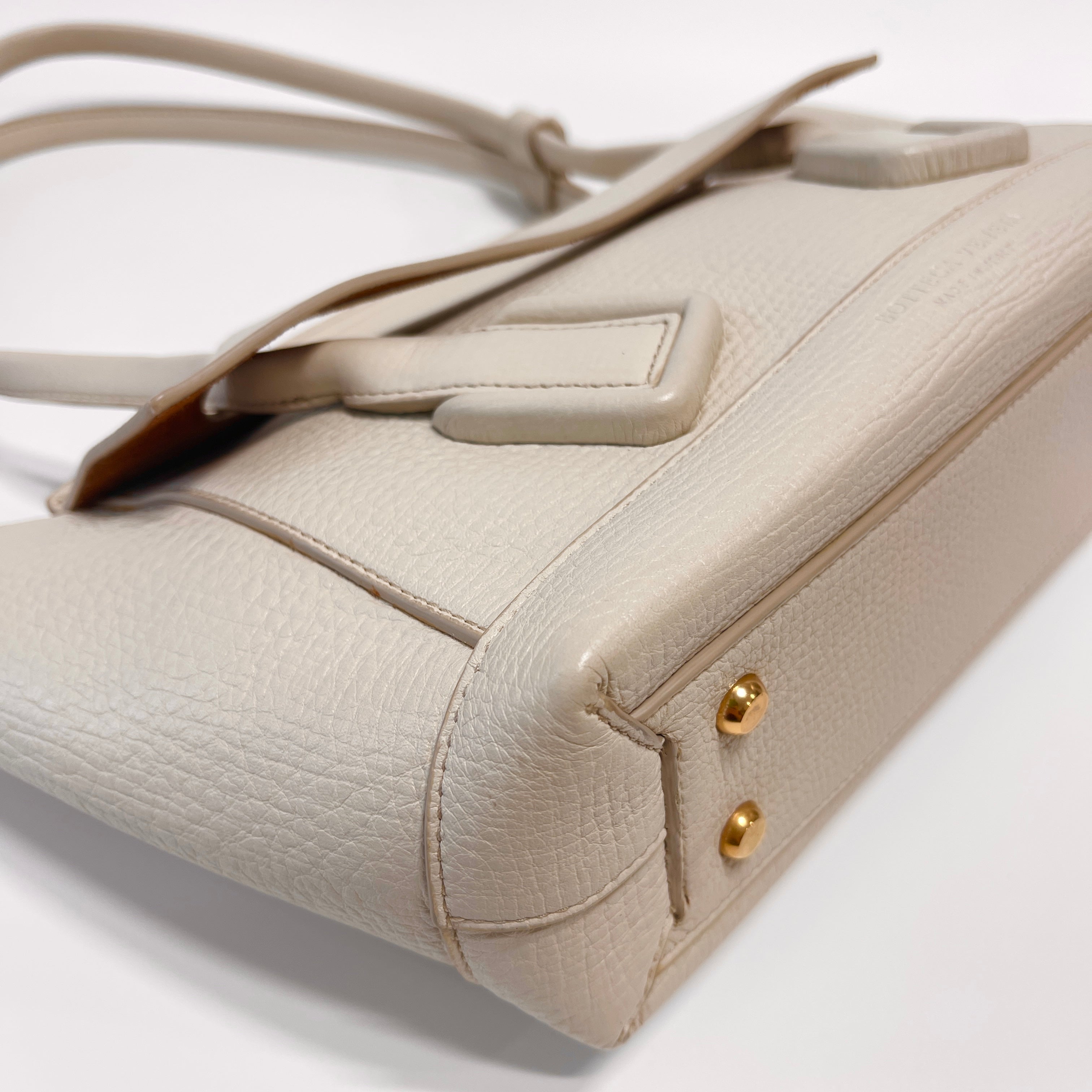2605 secondhand BOTTEGAVENETA The Arco Large leather Shoulder bag white