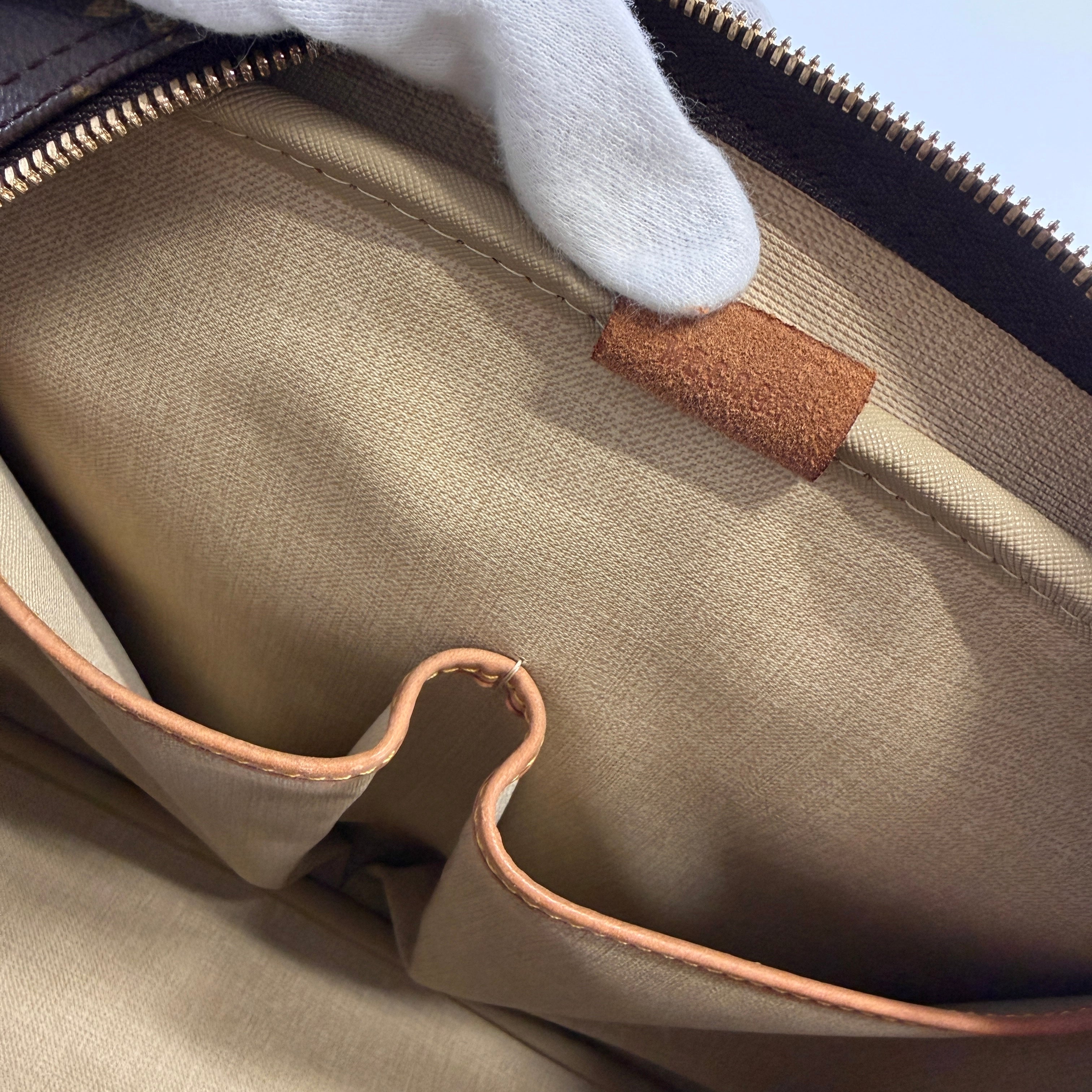 2607 secondhand LV Monogram Deauville