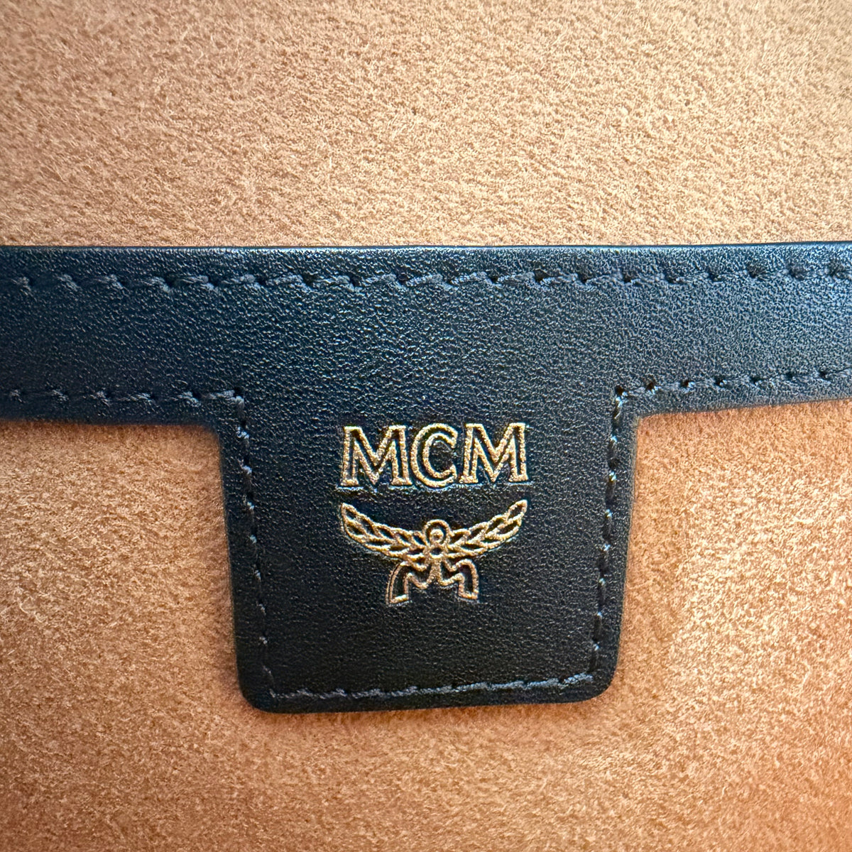 2607 secondhand MCM backpack studs Fuchsia pink leather