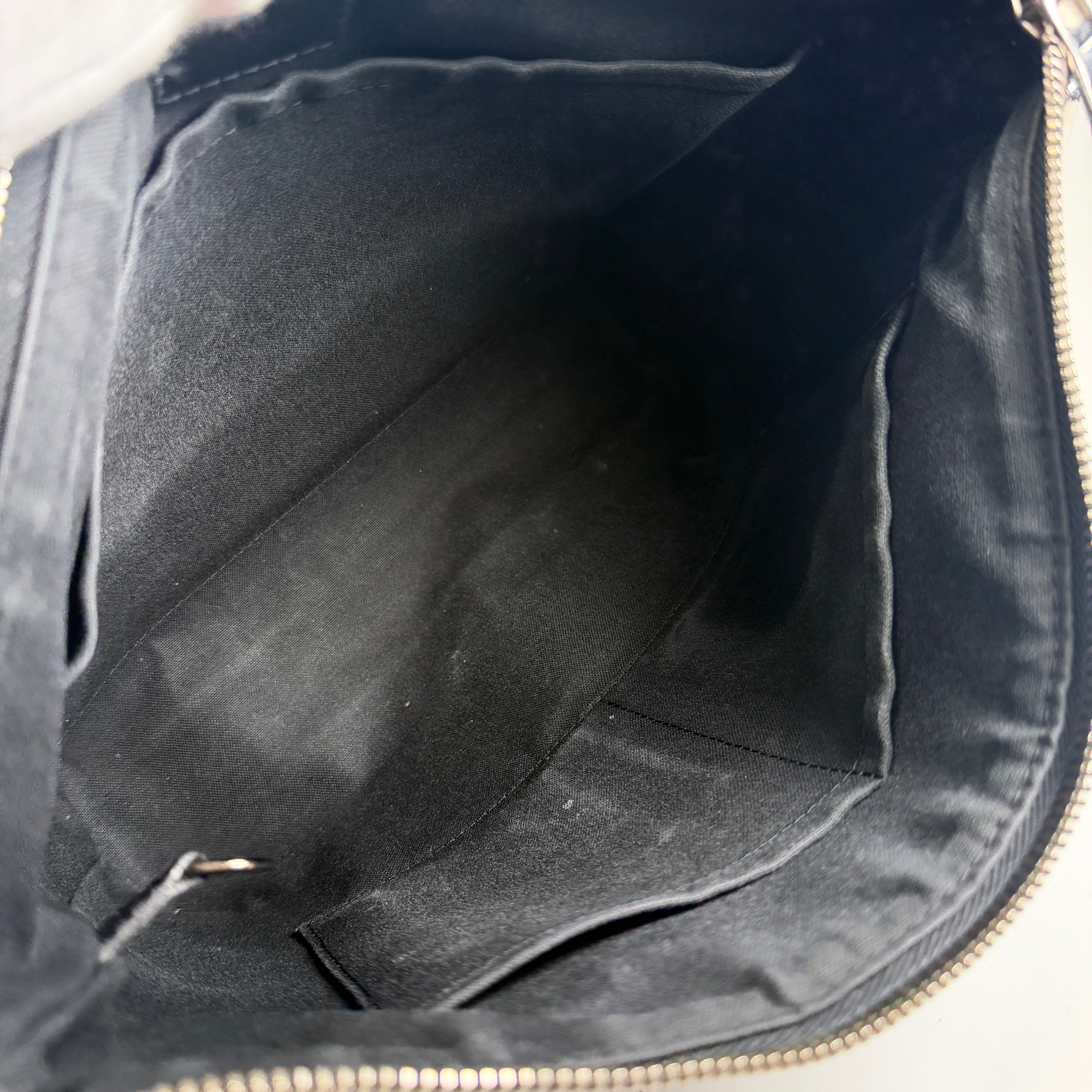2606 secondhand LV bag / others Mick Graphite