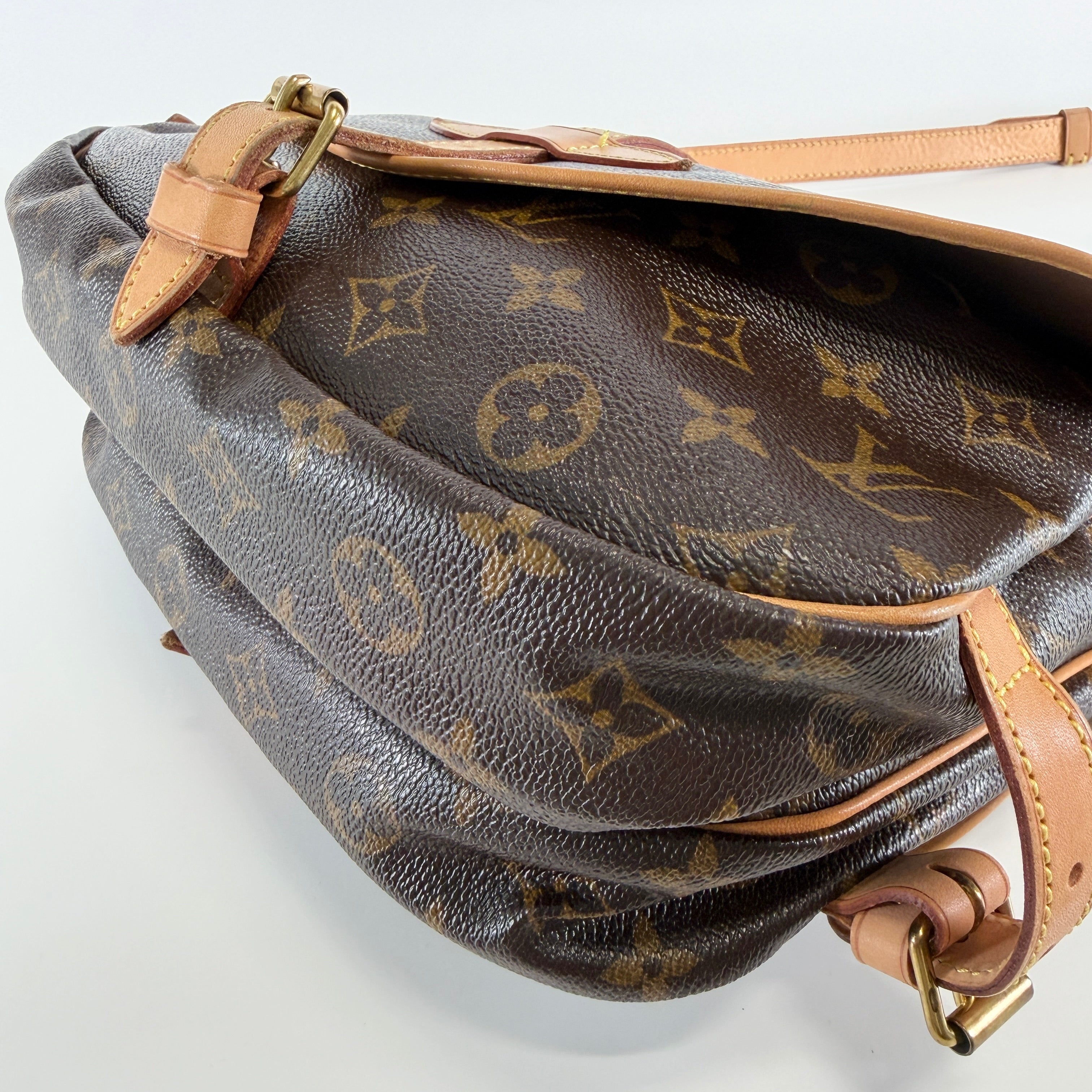 2606 secondhand LV Monogram Saumur 30