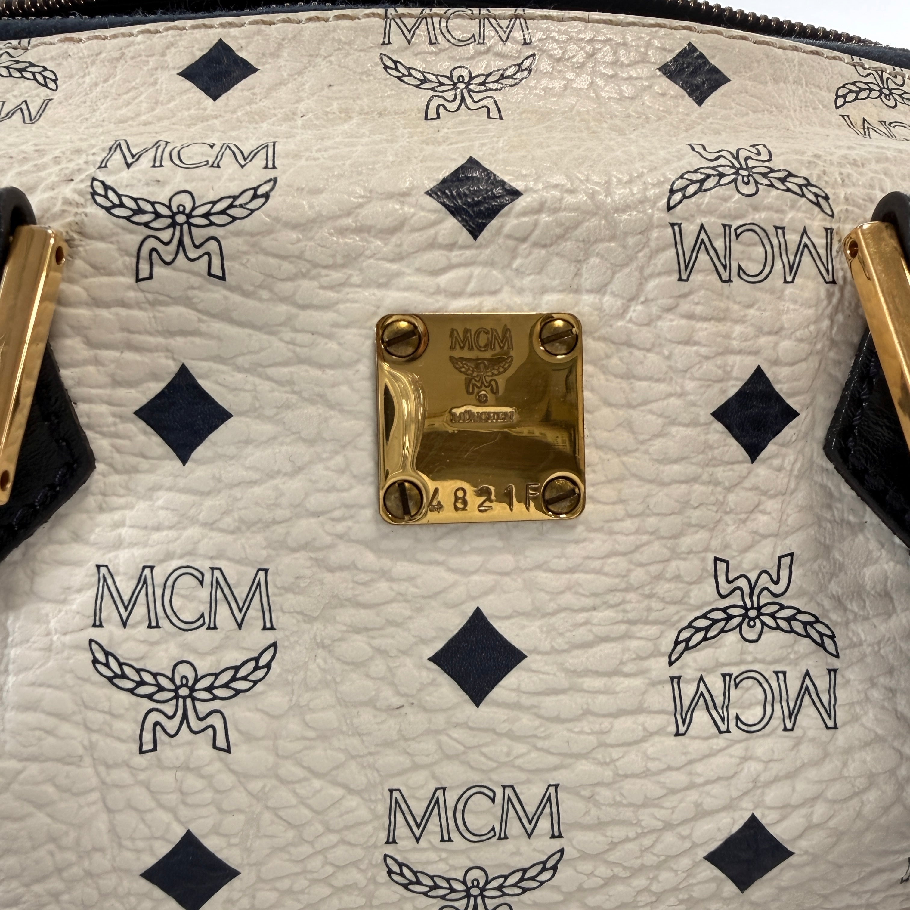 2605 secondhand MCM hand bag + ×