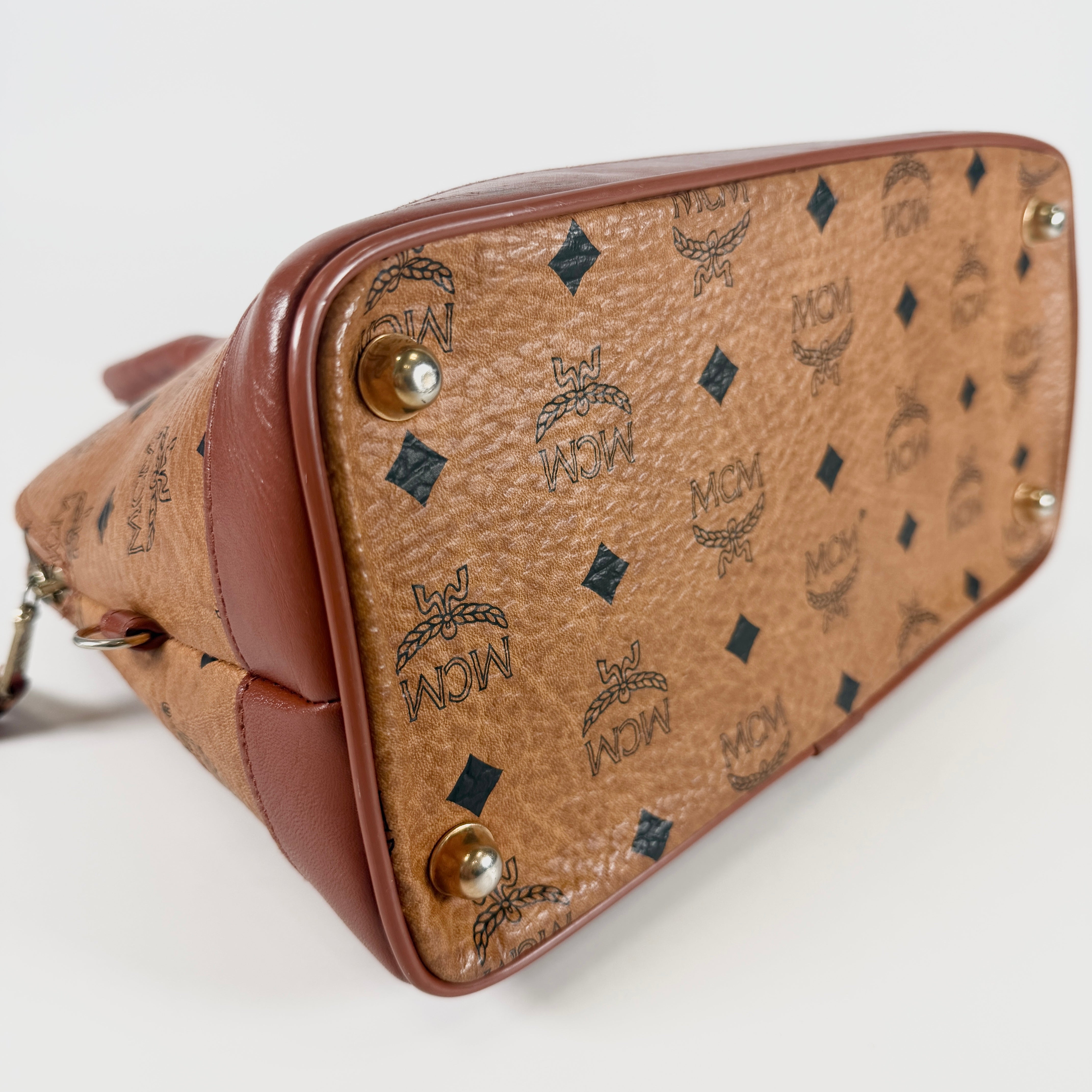 2606 secondhand MCM hand bag