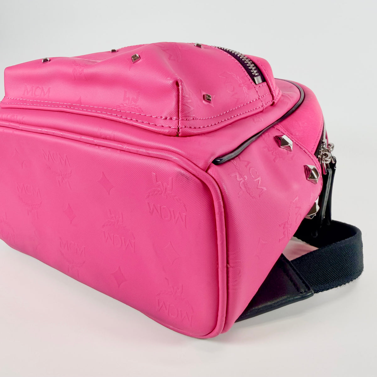 2607 secondhand MCM backpack studs Fuchsia pink leather