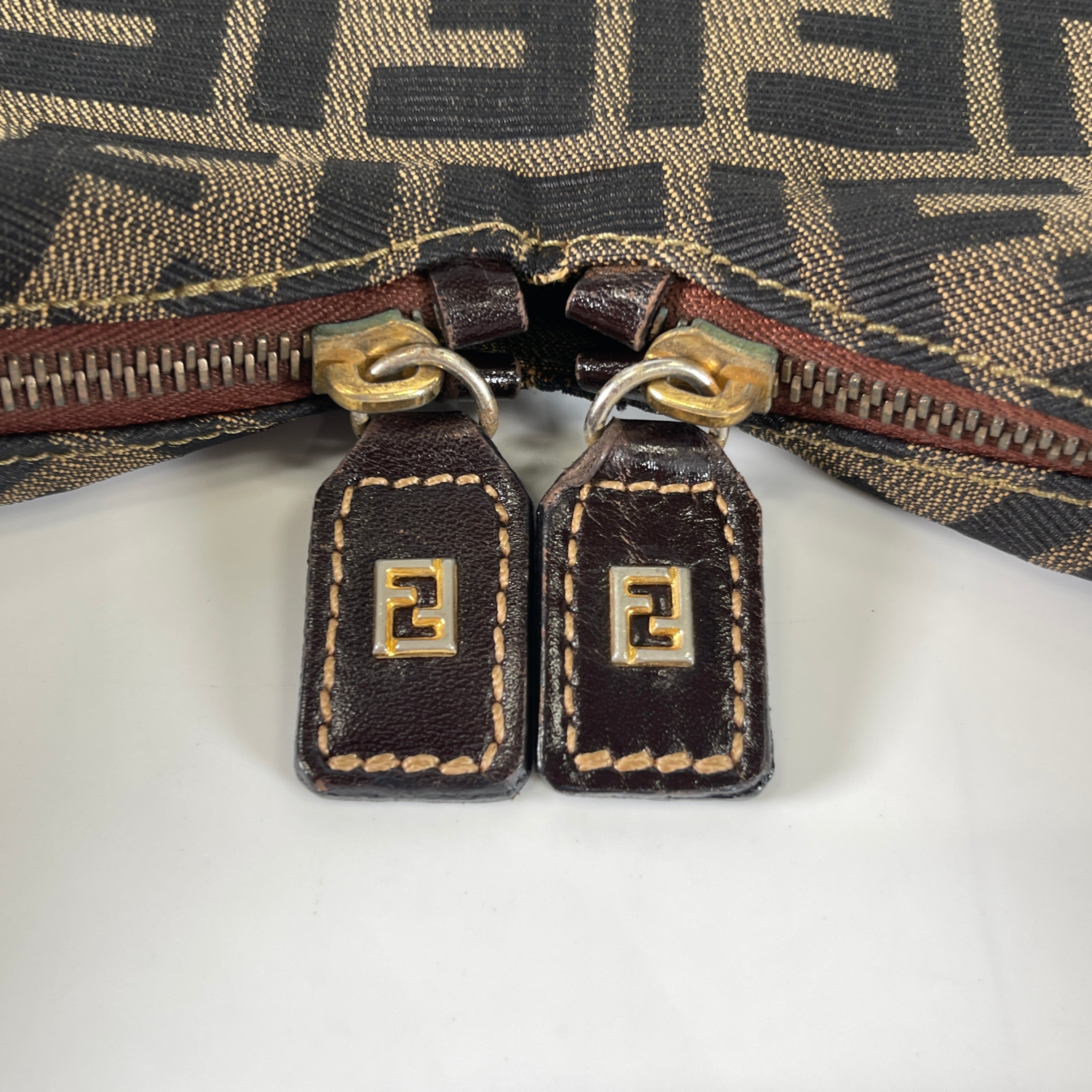 2601 secondhand  FENDI Zucca Shoulder bag
