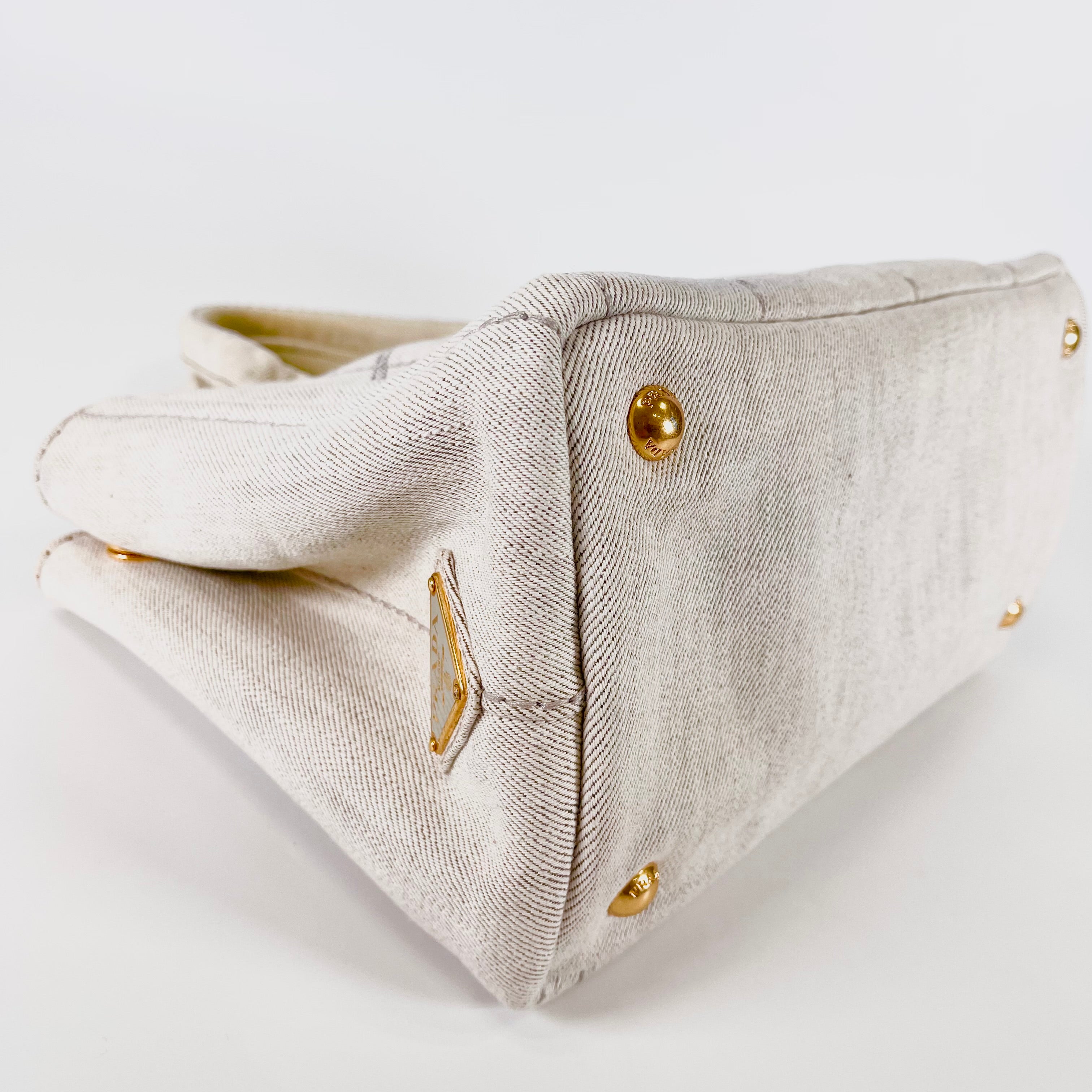 2605 secondhand PRADA hand bag