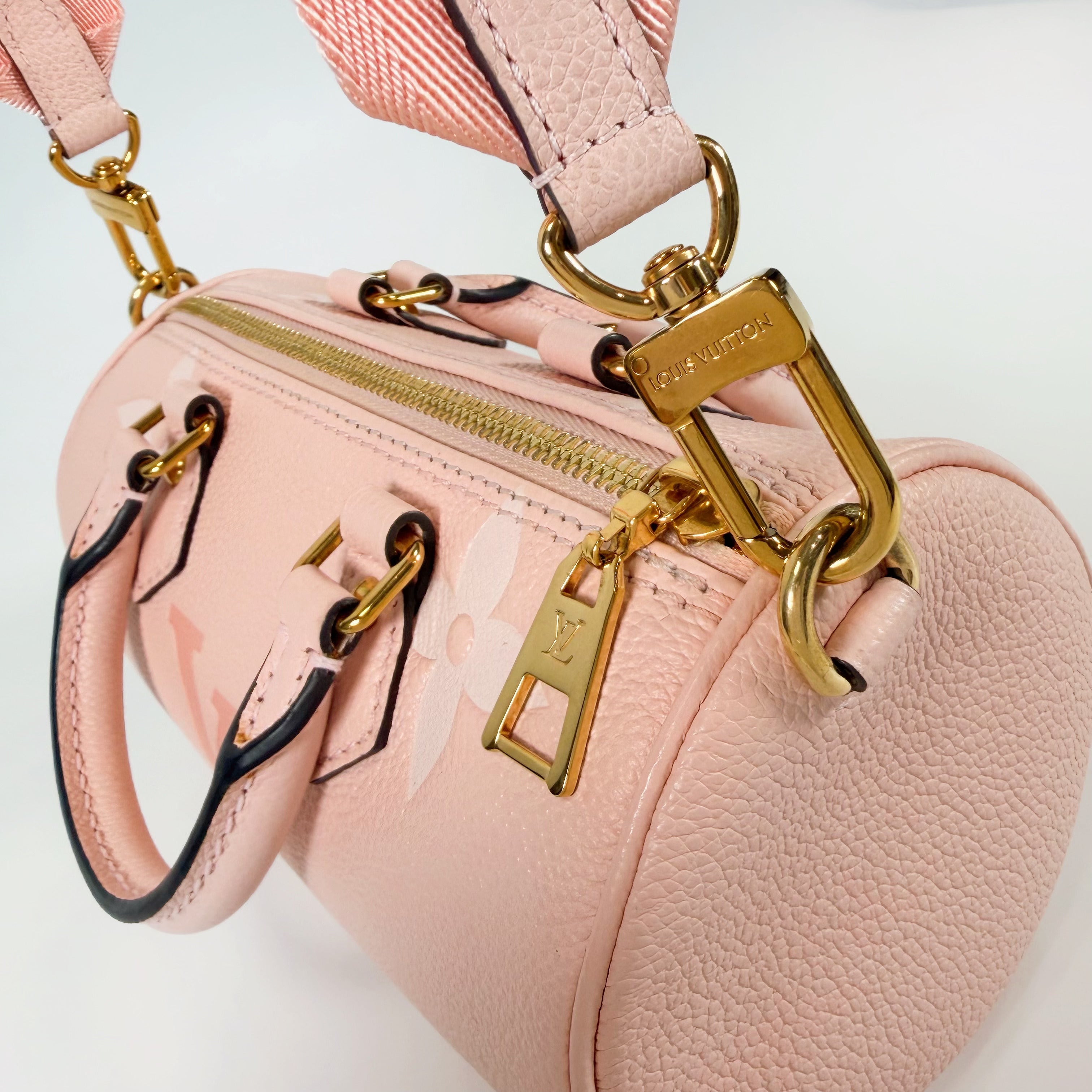 2601 secondhand  Louis Vuitton brand bag pink