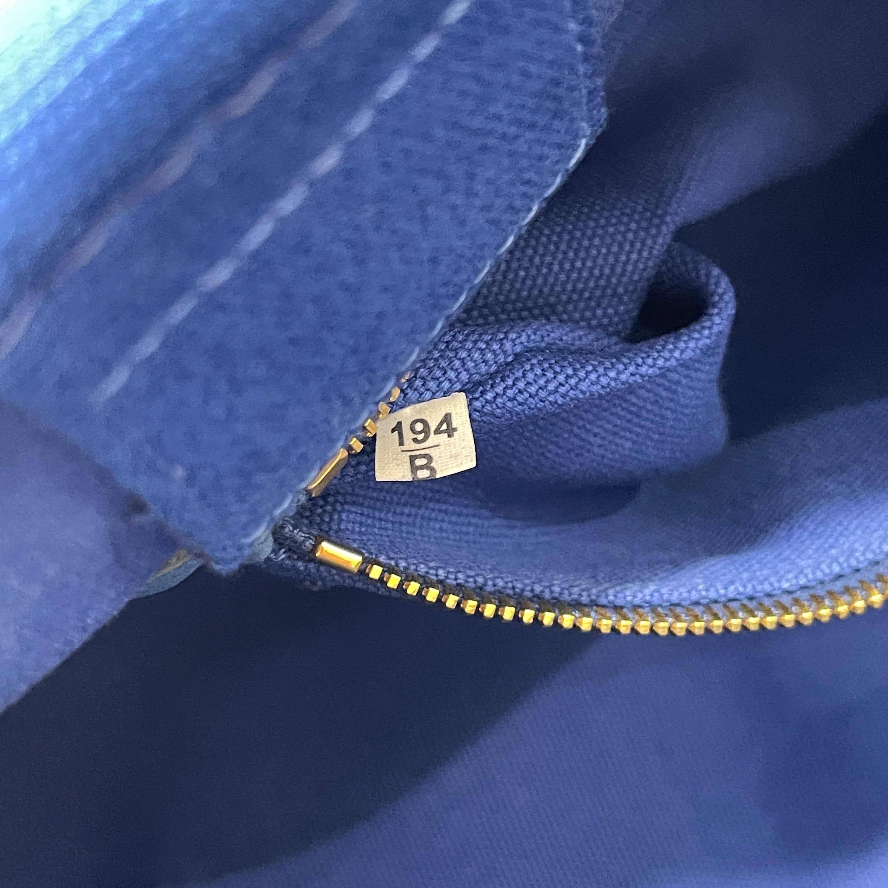 2601 secondhand  PRADA Tote Bag bag