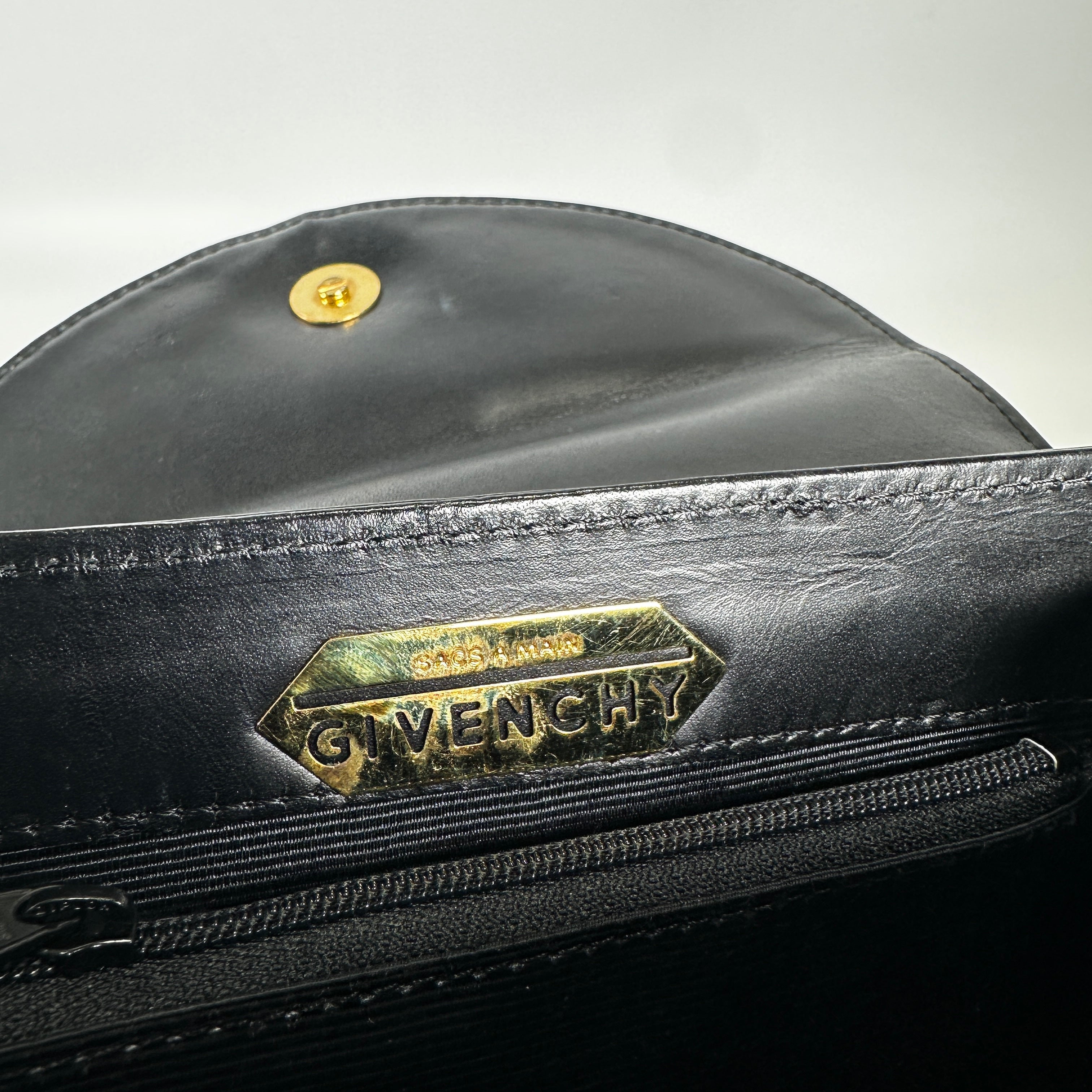 2605 secondhand GIVENCHY van hand bag