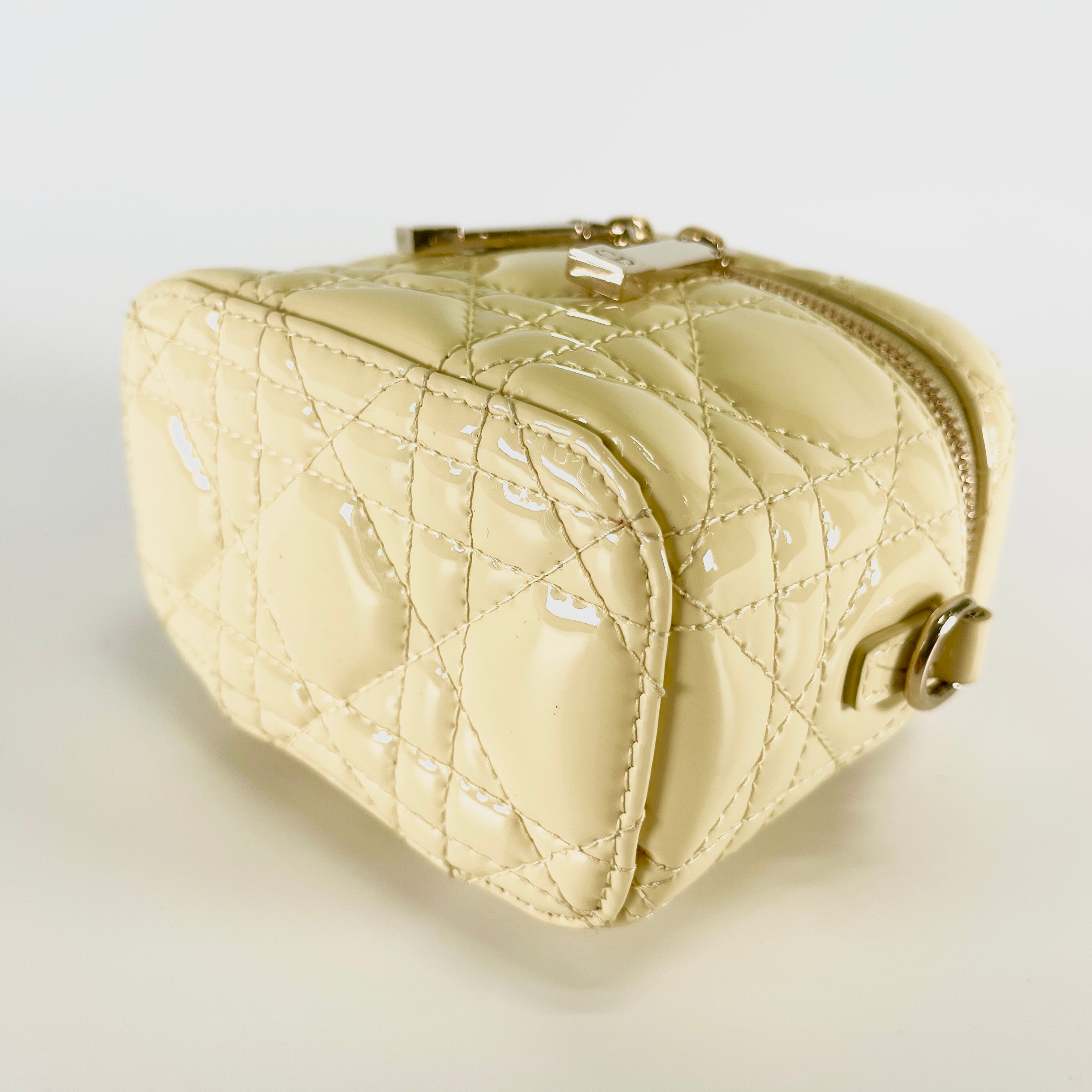 2605 secondhand CD Micro Lady Dior Vanity