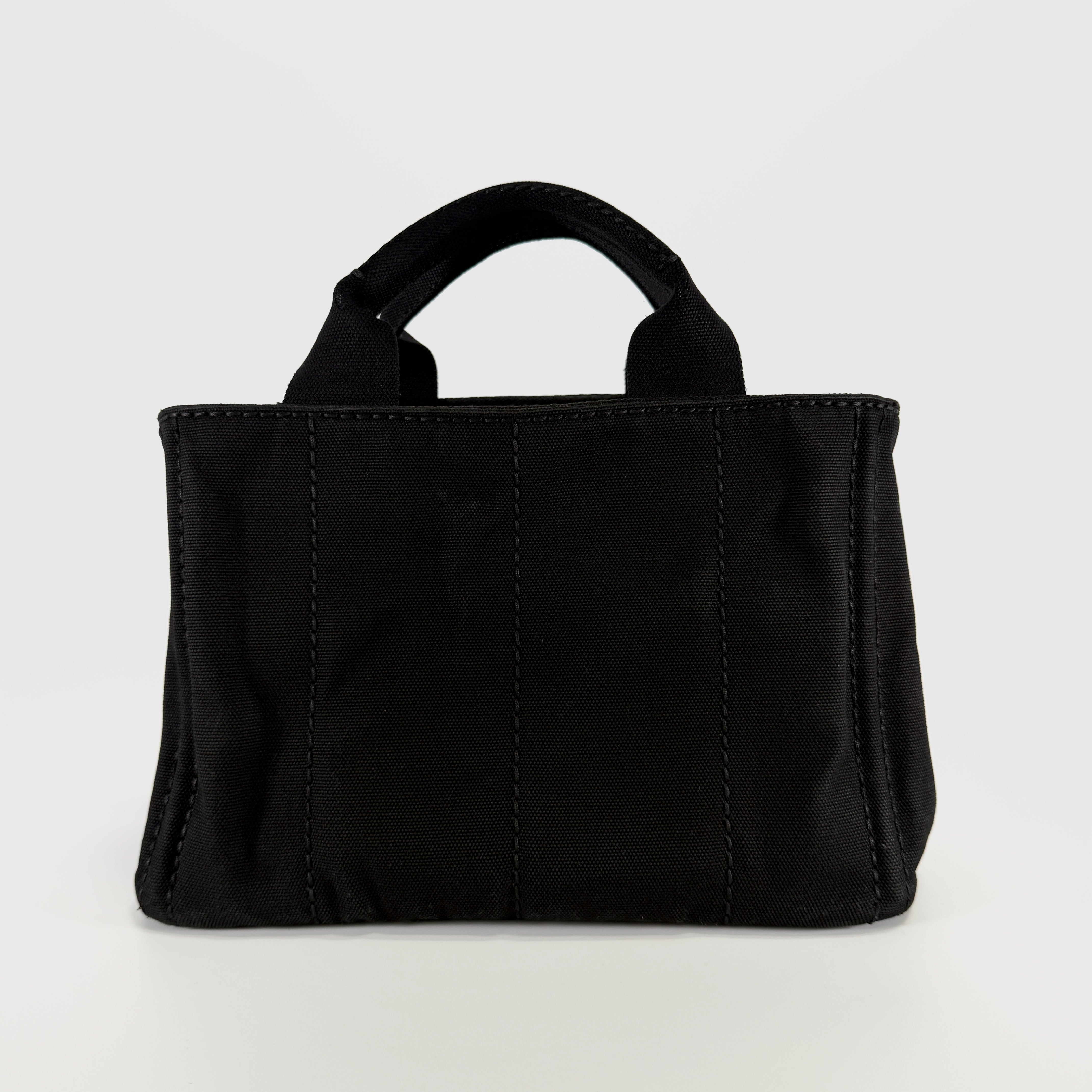 2606 secondhand PRADA Shoulder bag / Crossbody Bag