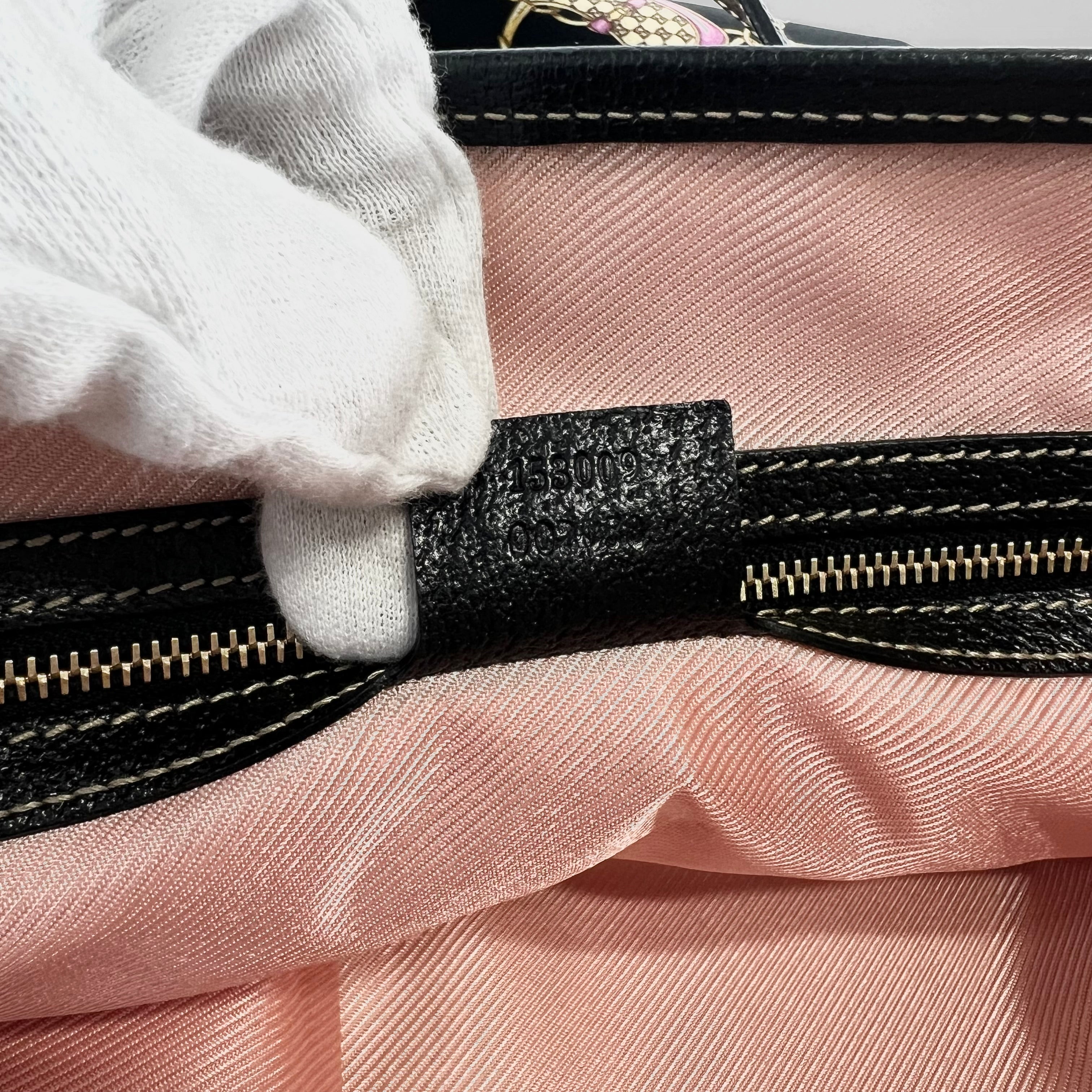 2606 secondhand GUCCI satin hand bag