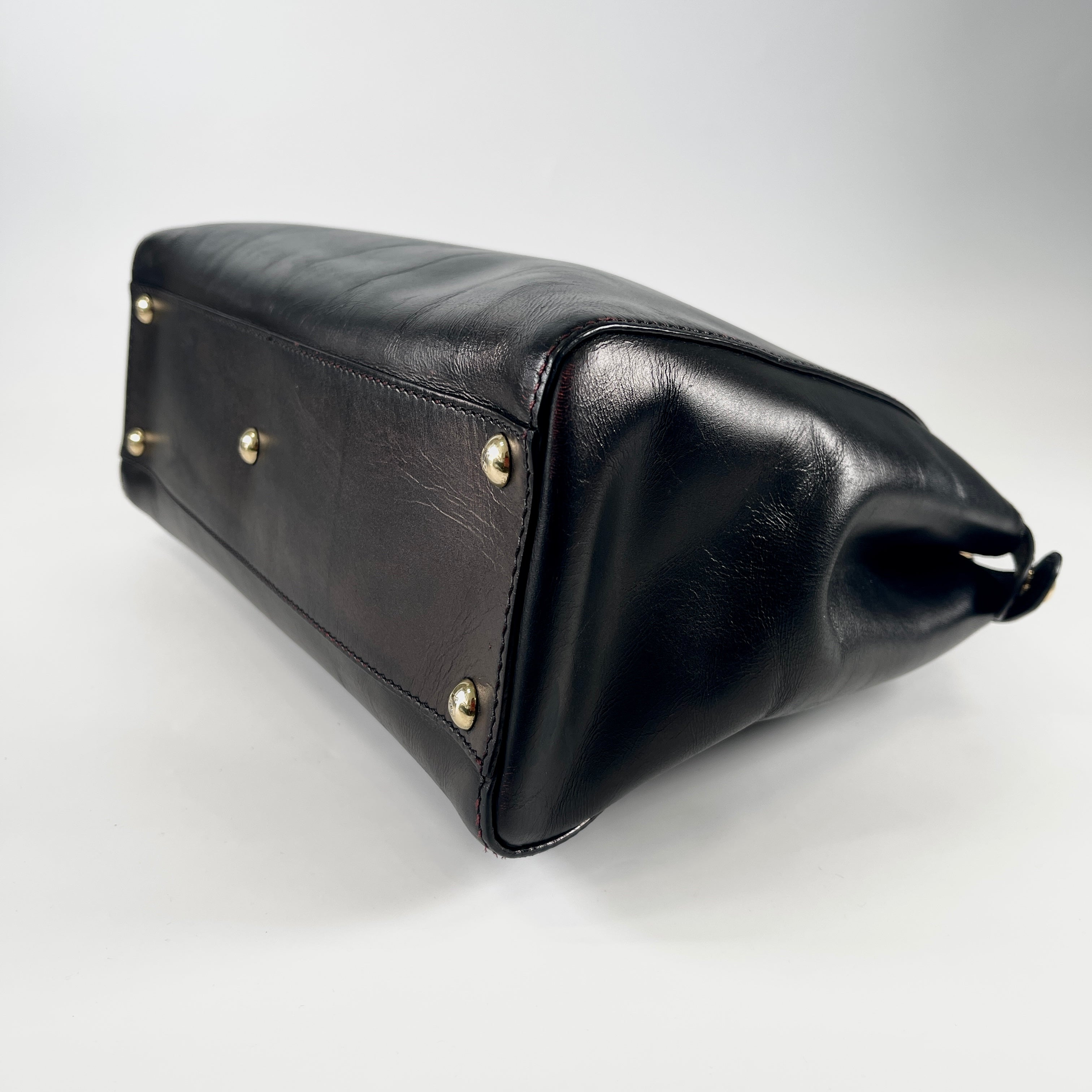 2606 secondhand FENDI hand bag Peekaboo