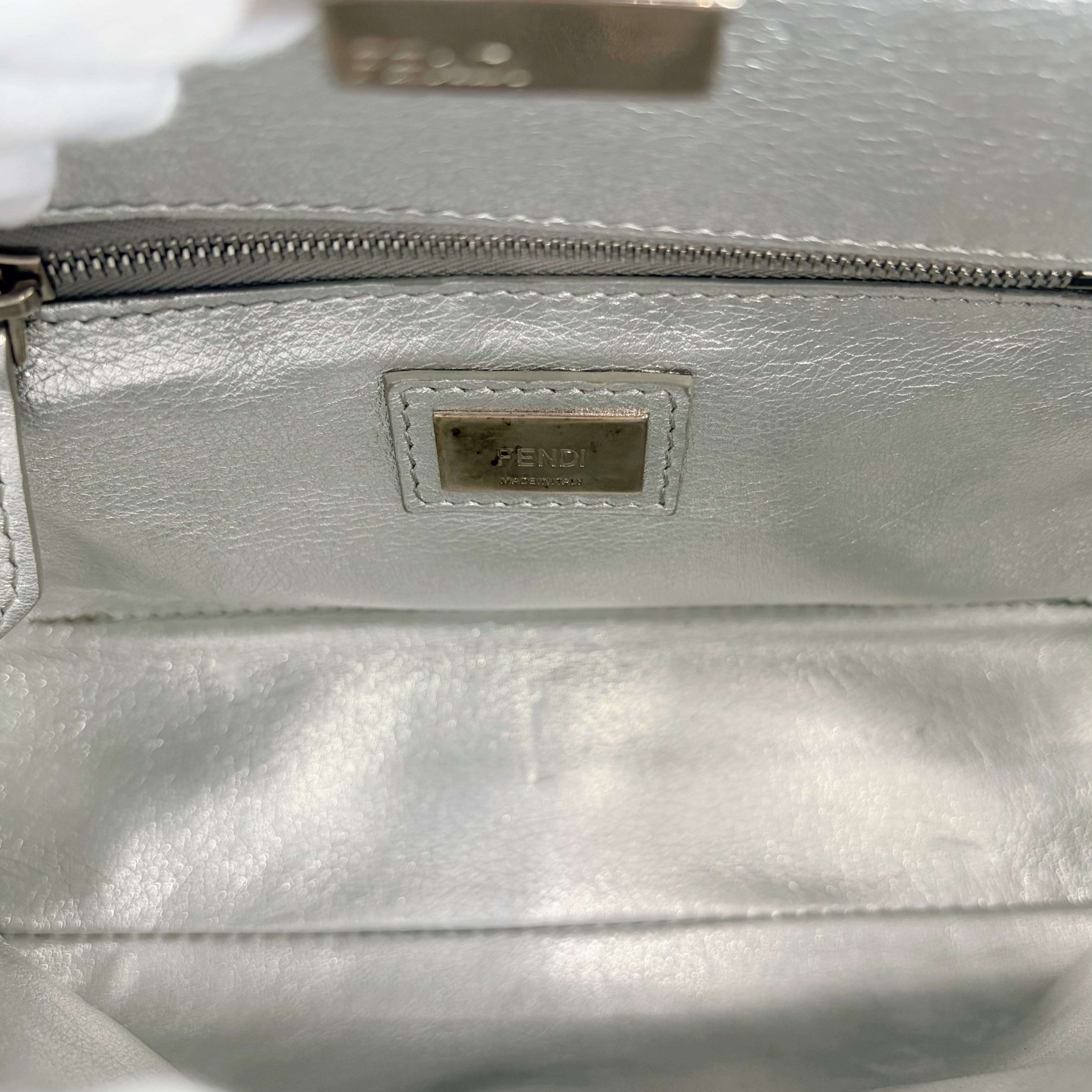 2602 secondhand FENDI Peekaboo