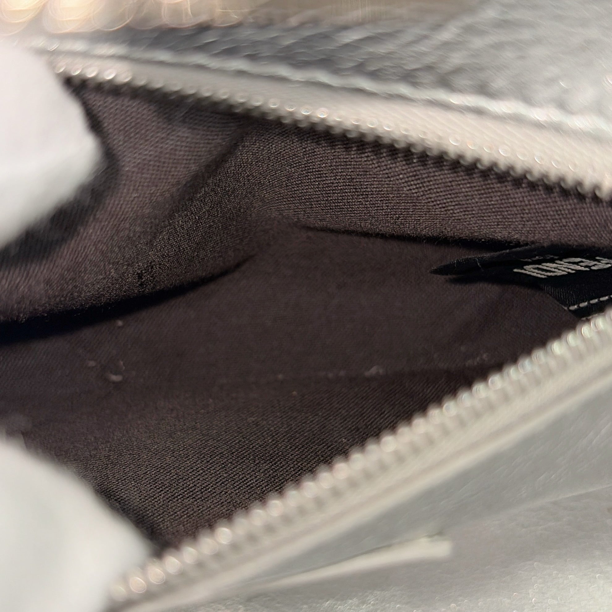2602 secondhand FENDI Peekaboo