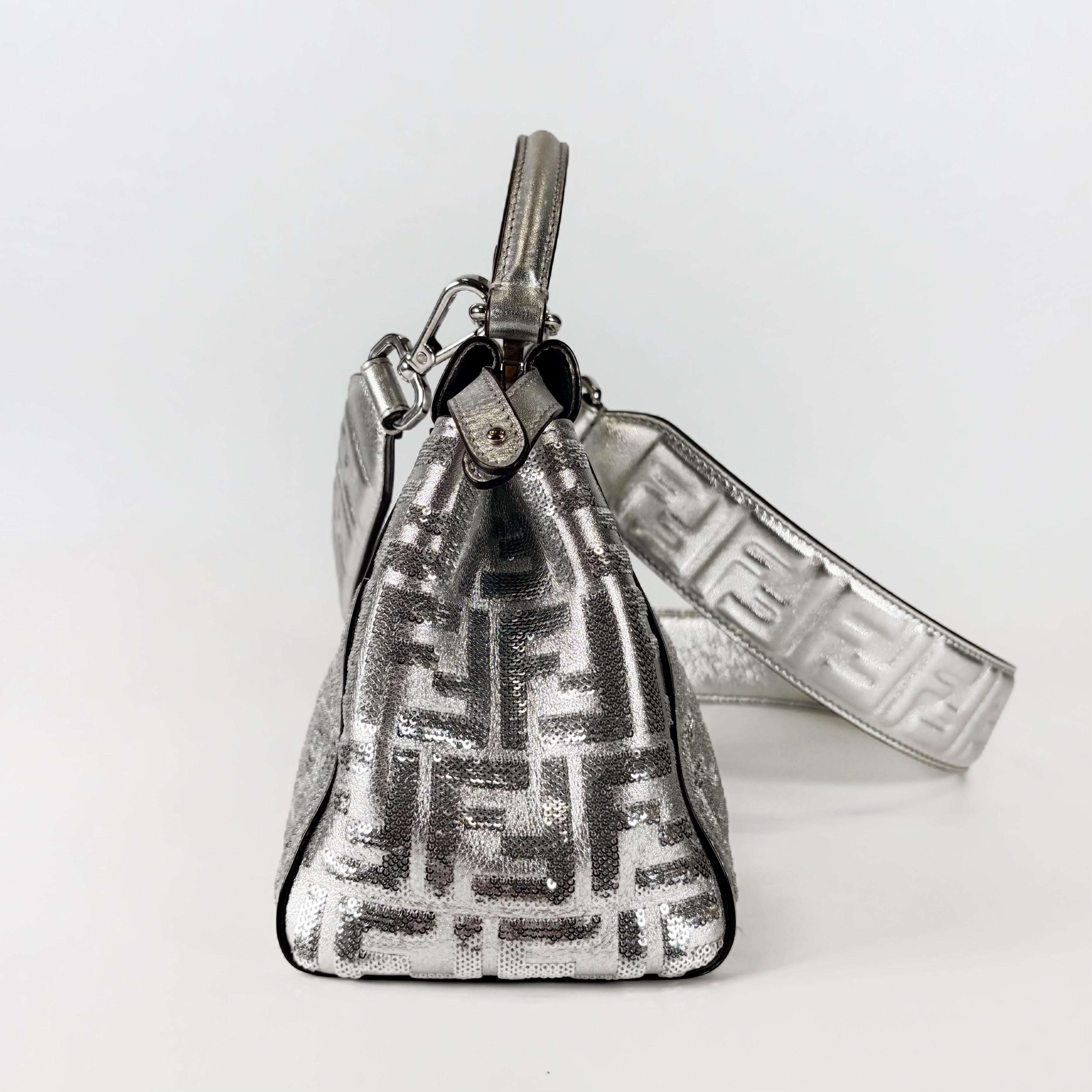 2602 secondhand FENDI Peekaboo
