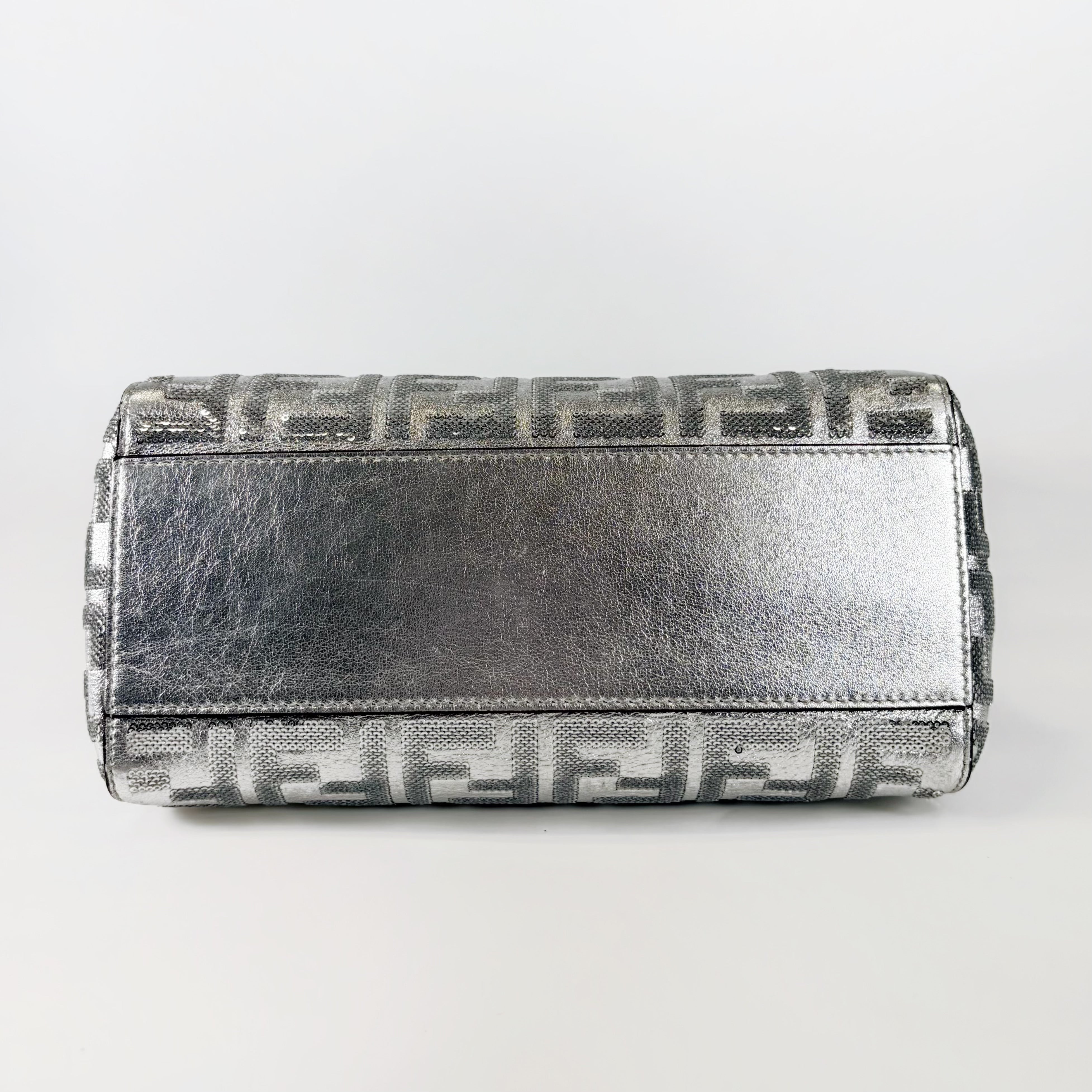 2602 secondhand FENDI Peekaboo
