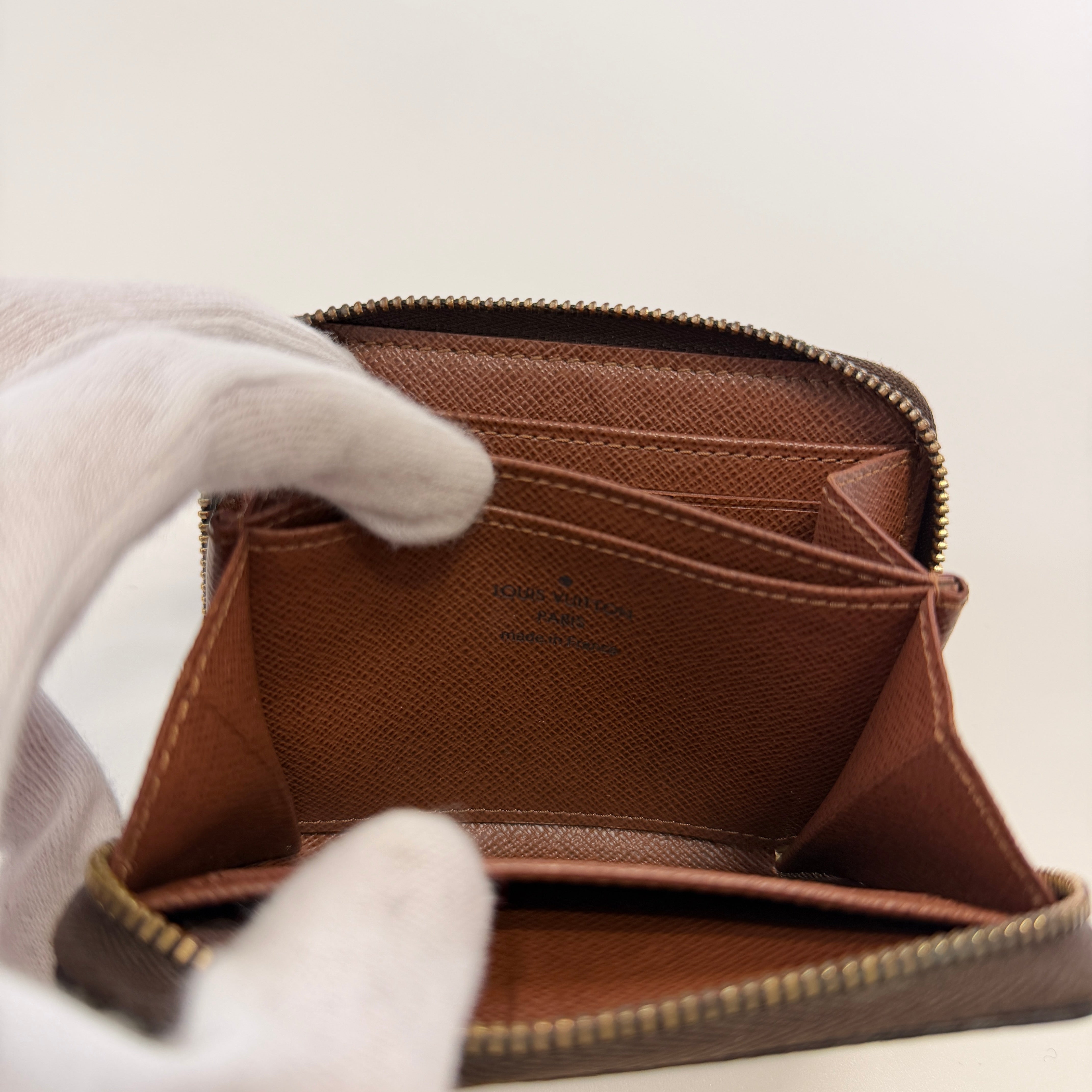 2607 secondhand LV Monogram Zippy Coin Purse