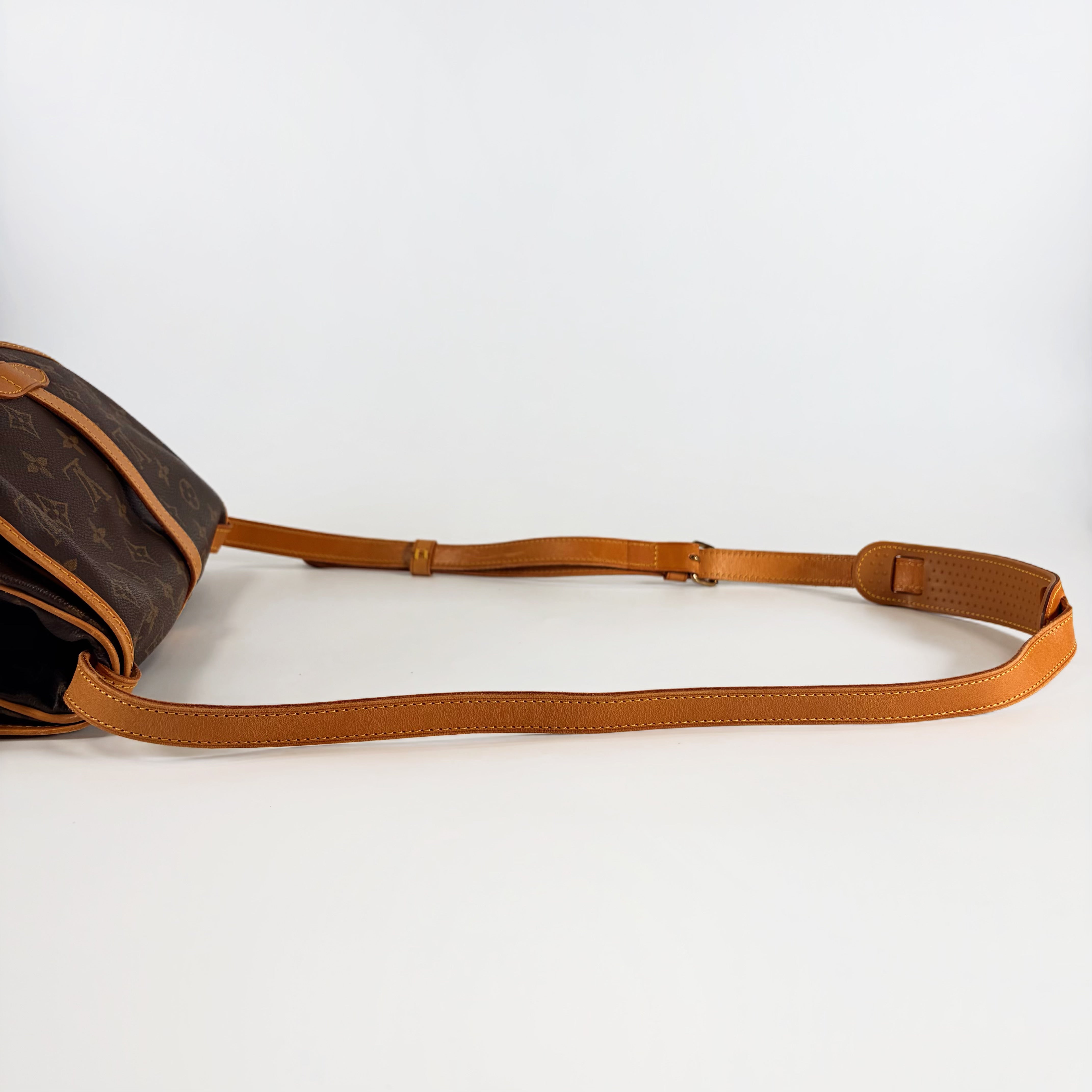 2602 secondhand LV Monogram Saumur 30