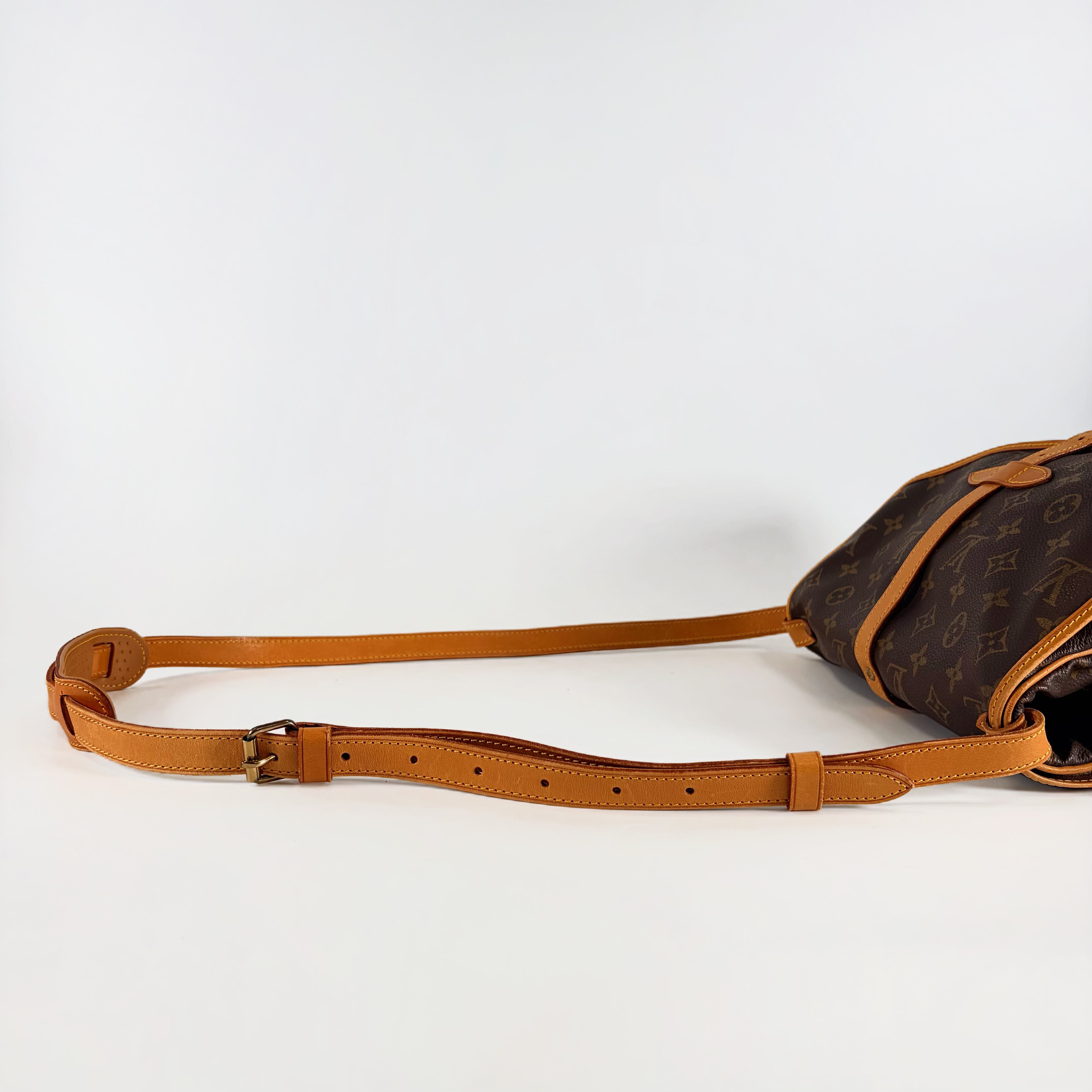 2602 secondhand LV Monogram Saumur 30