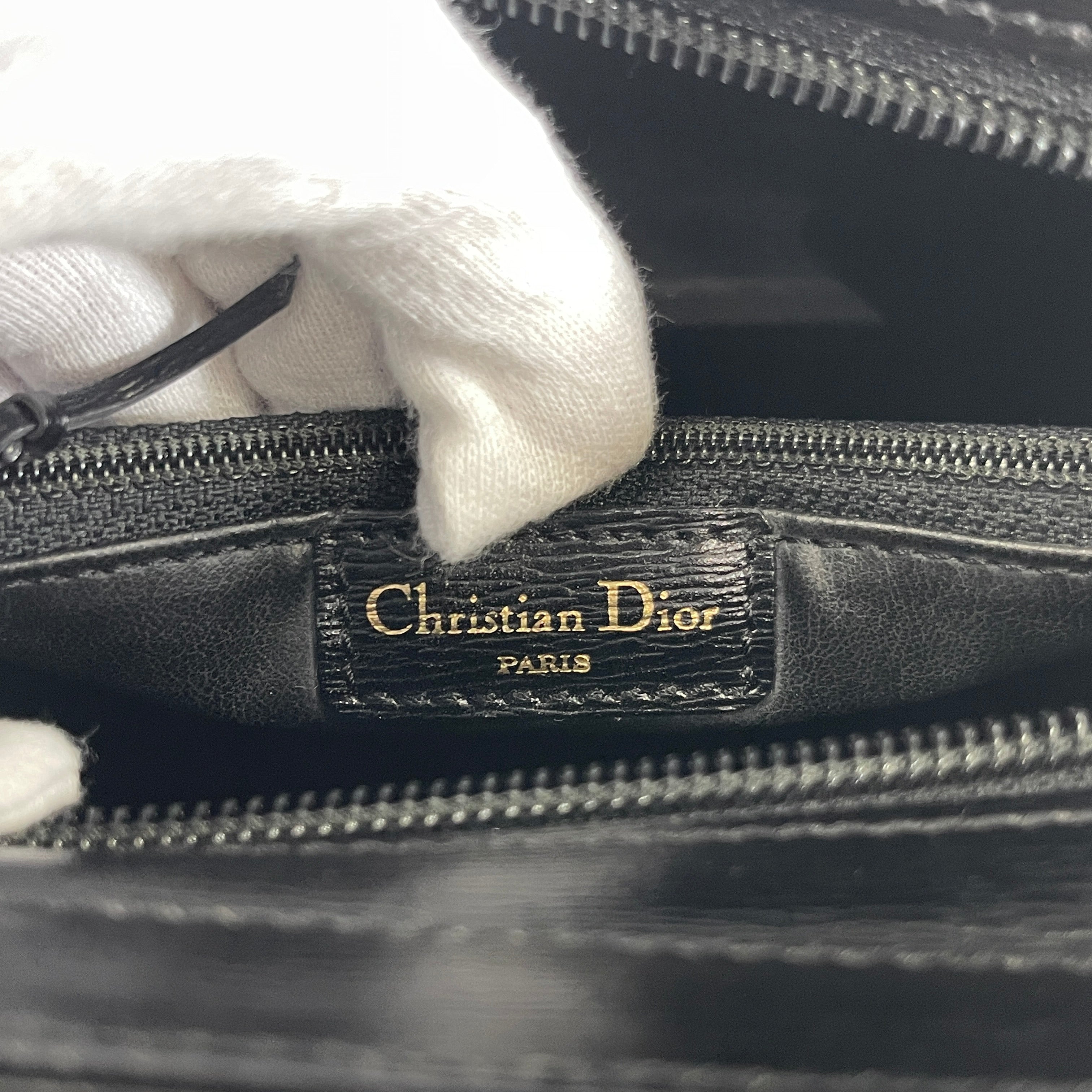 2602 secondhand CD hand bag