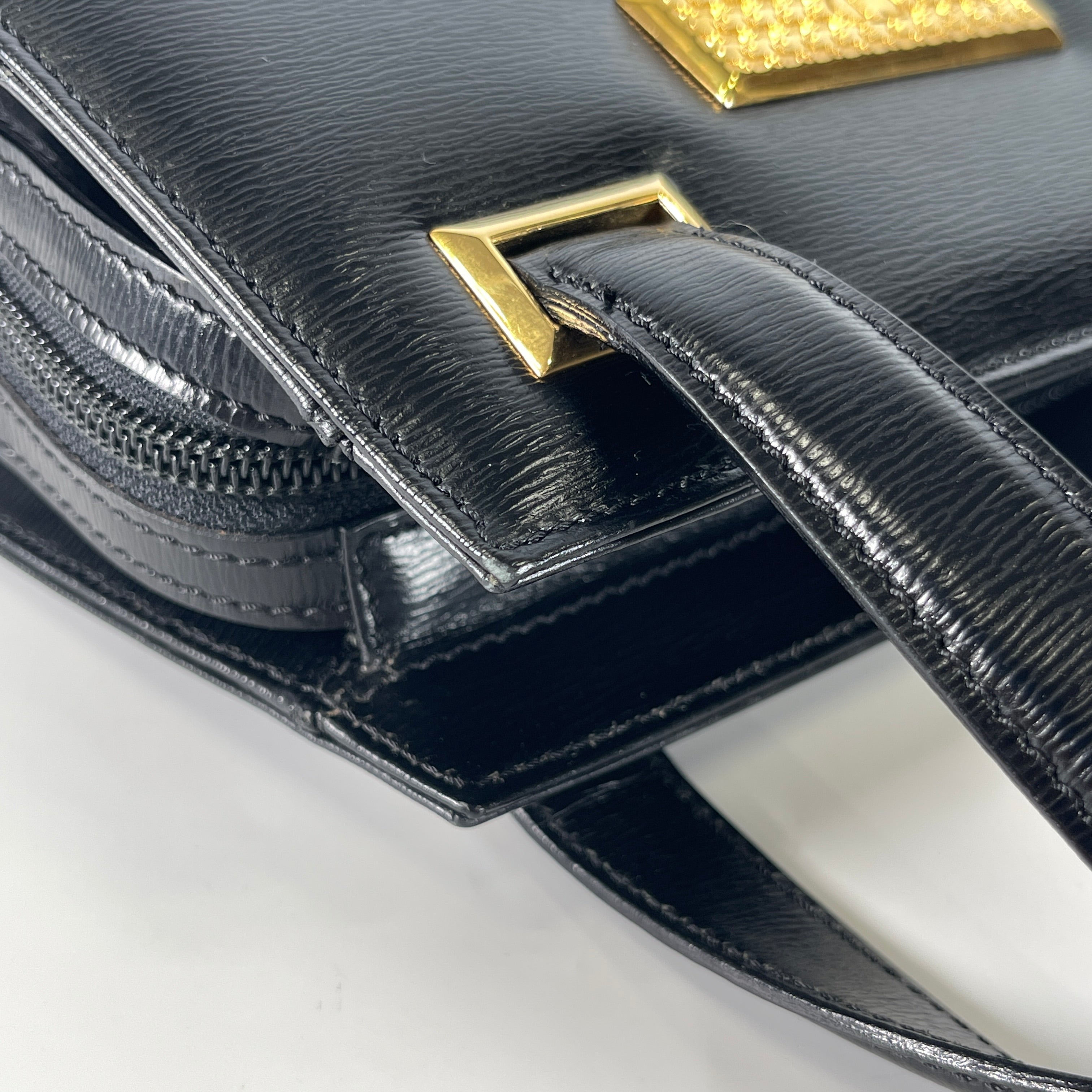 2602 secondhand CD hand bag