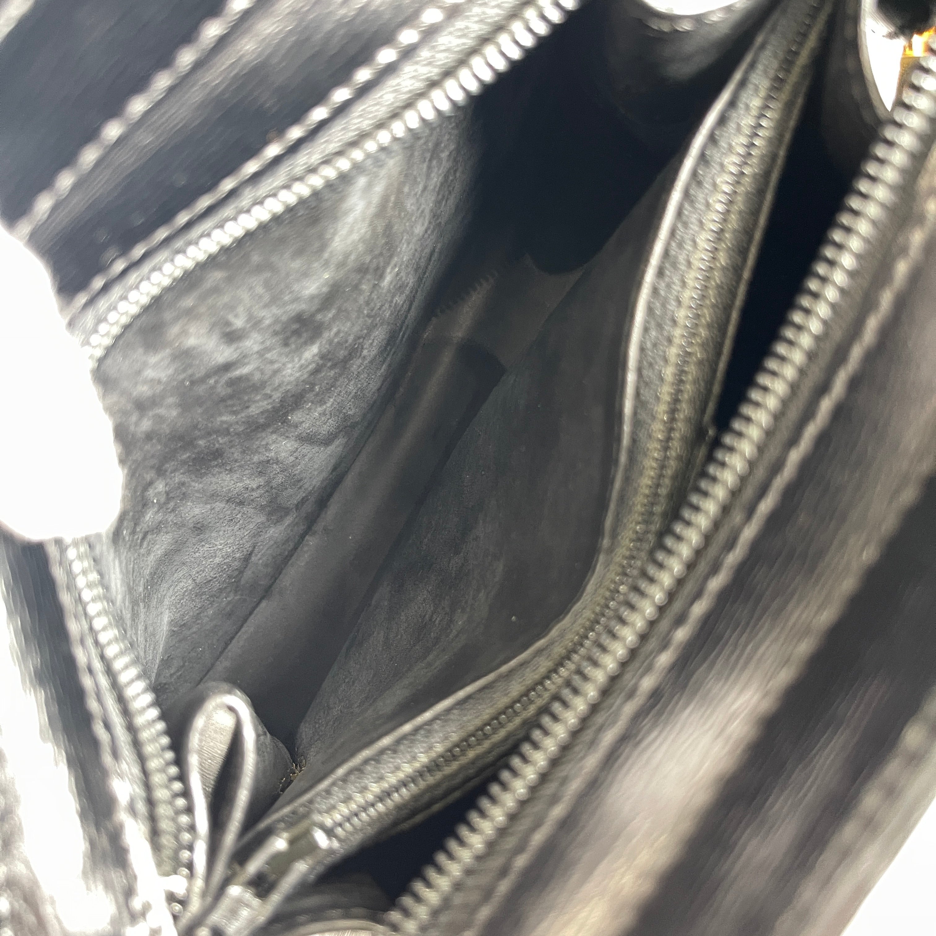 2602 secondhand CD hand bag