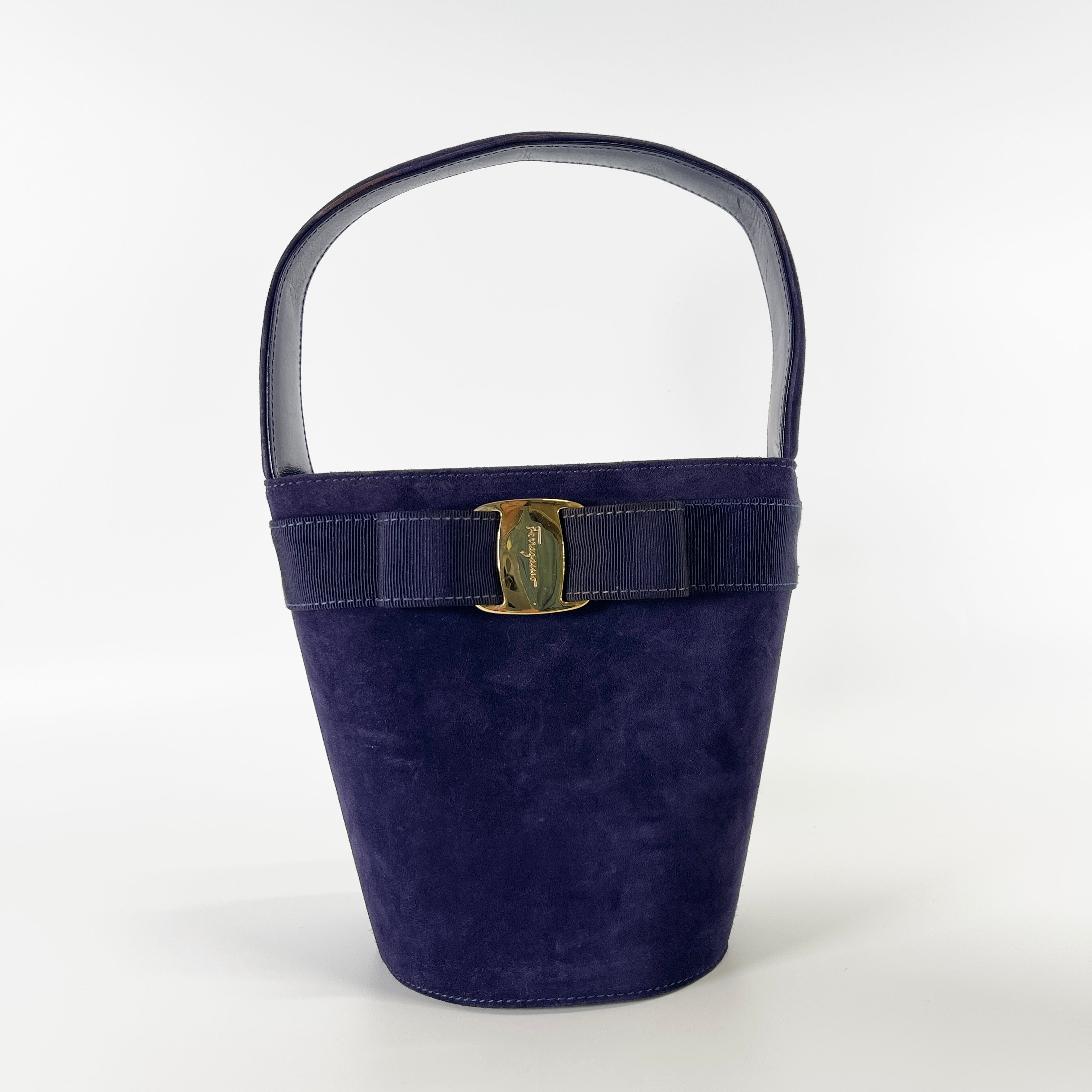 2605 secondhand Ferragamo Vara Ribbon hand bag