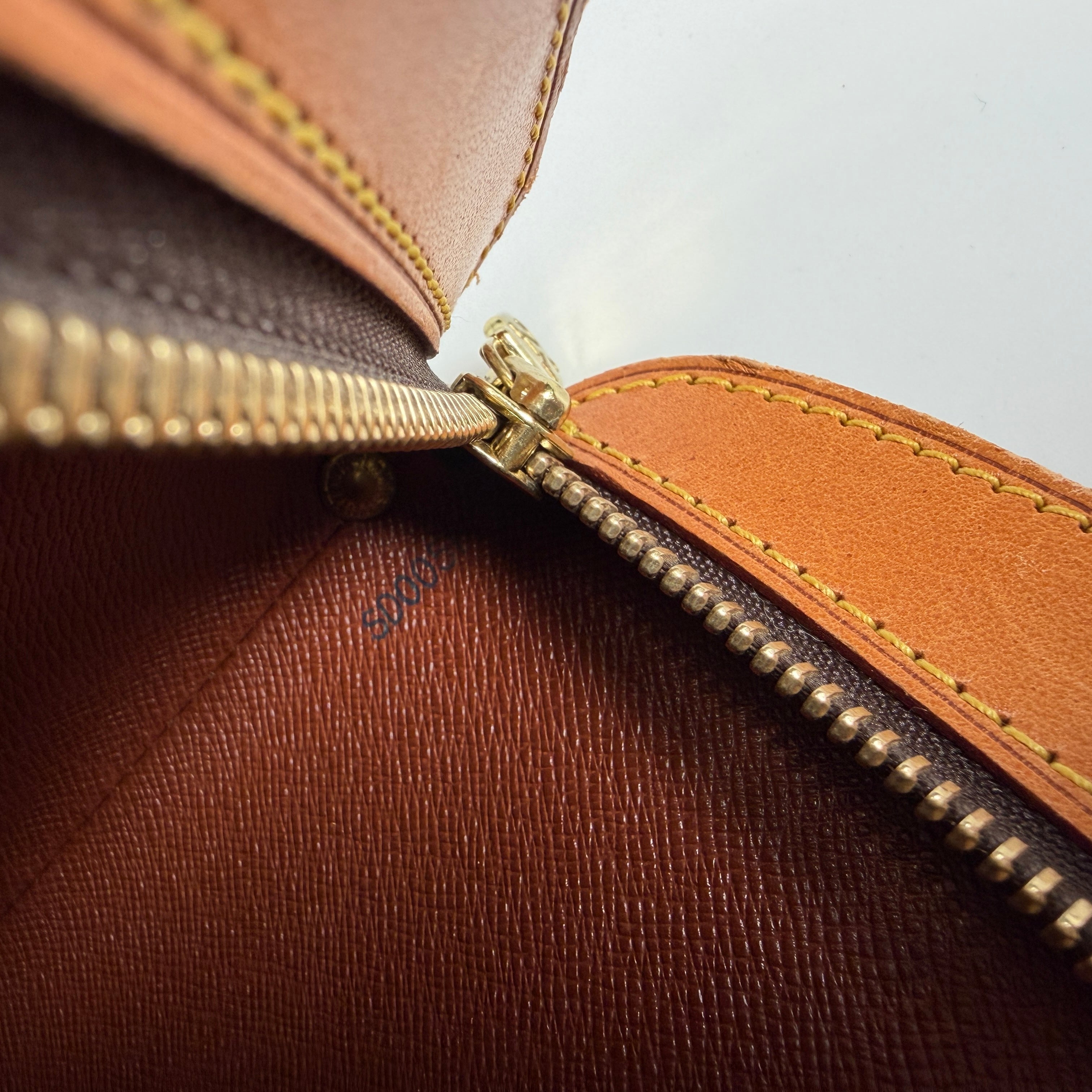 2606 secondhand LV Monogram Drouo