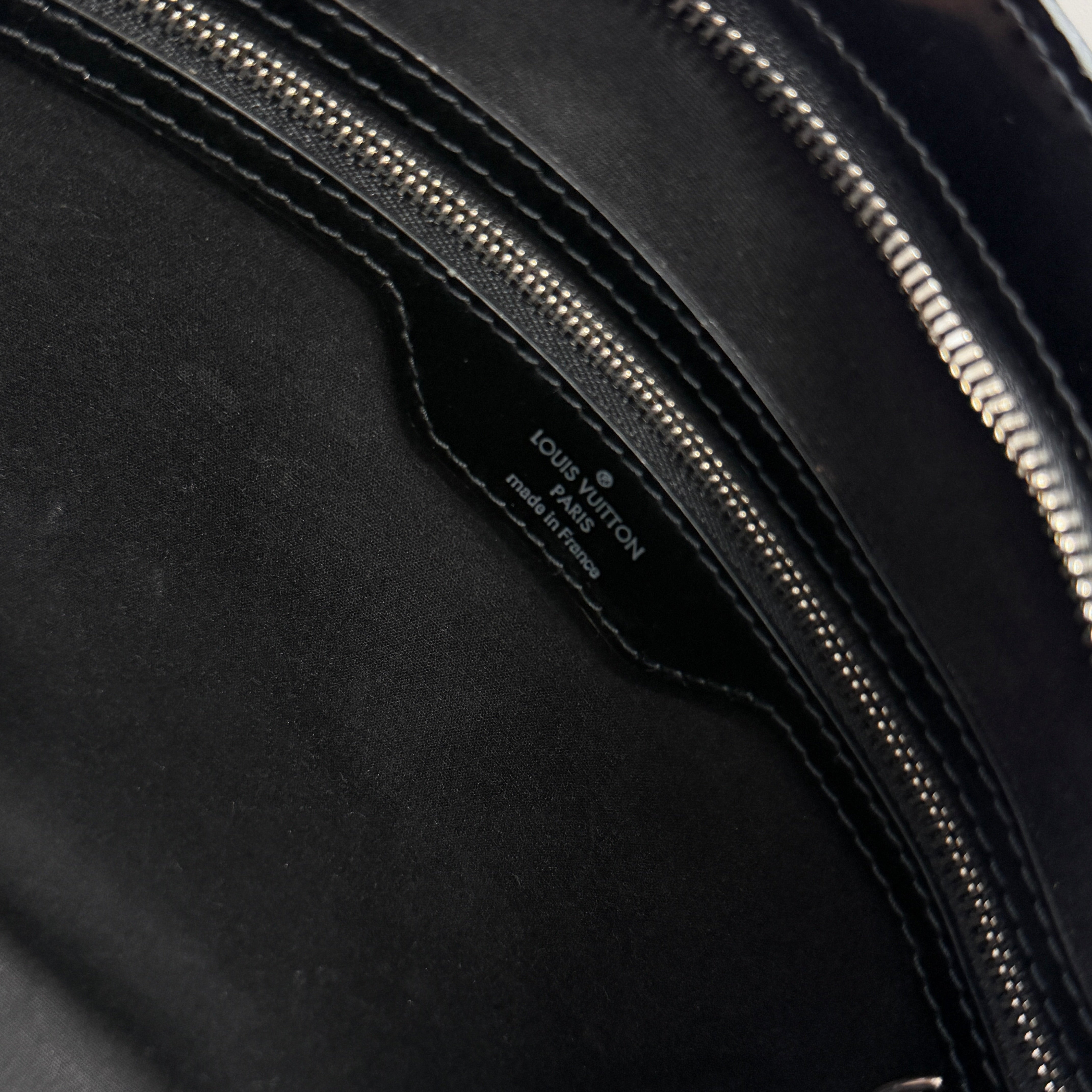2607 secondhand LV Epi Blair GM