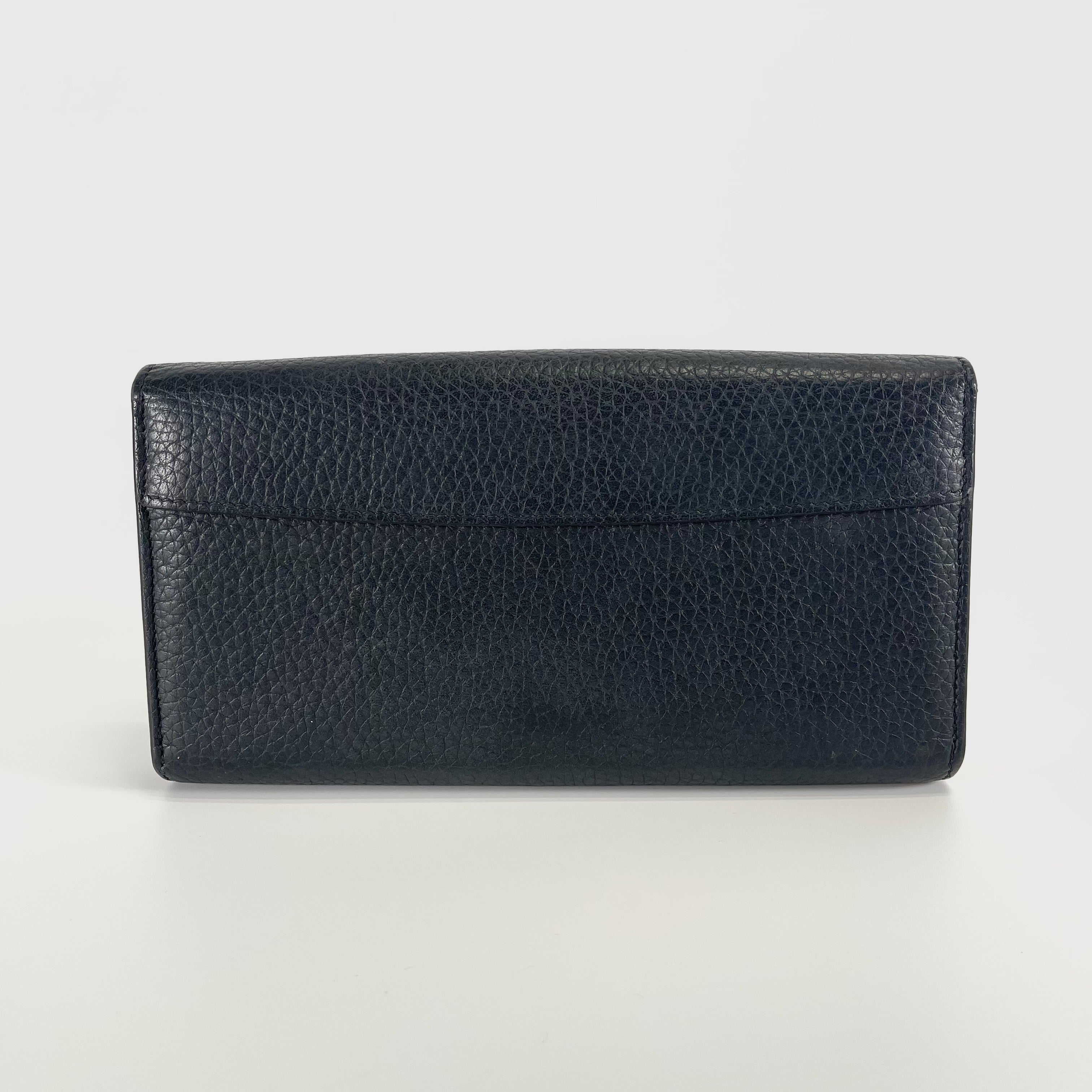 2605 secondhand LV Portefeuille Capucines initial