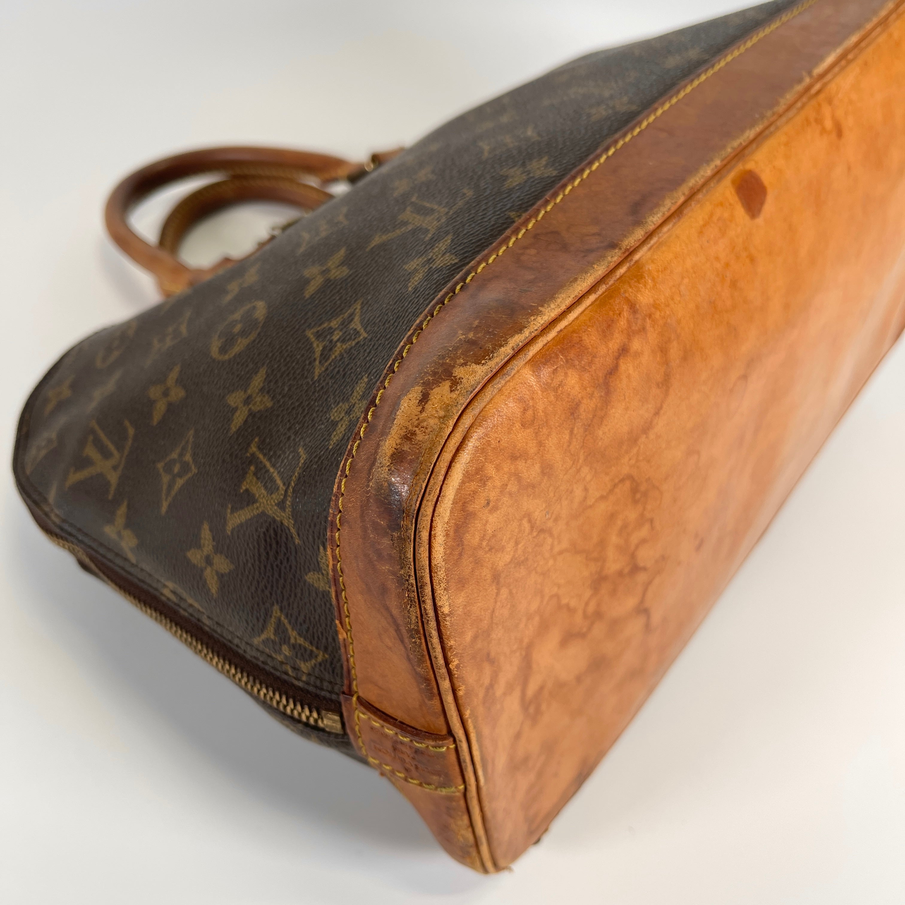 2605 secondhand LV Monogram Alma