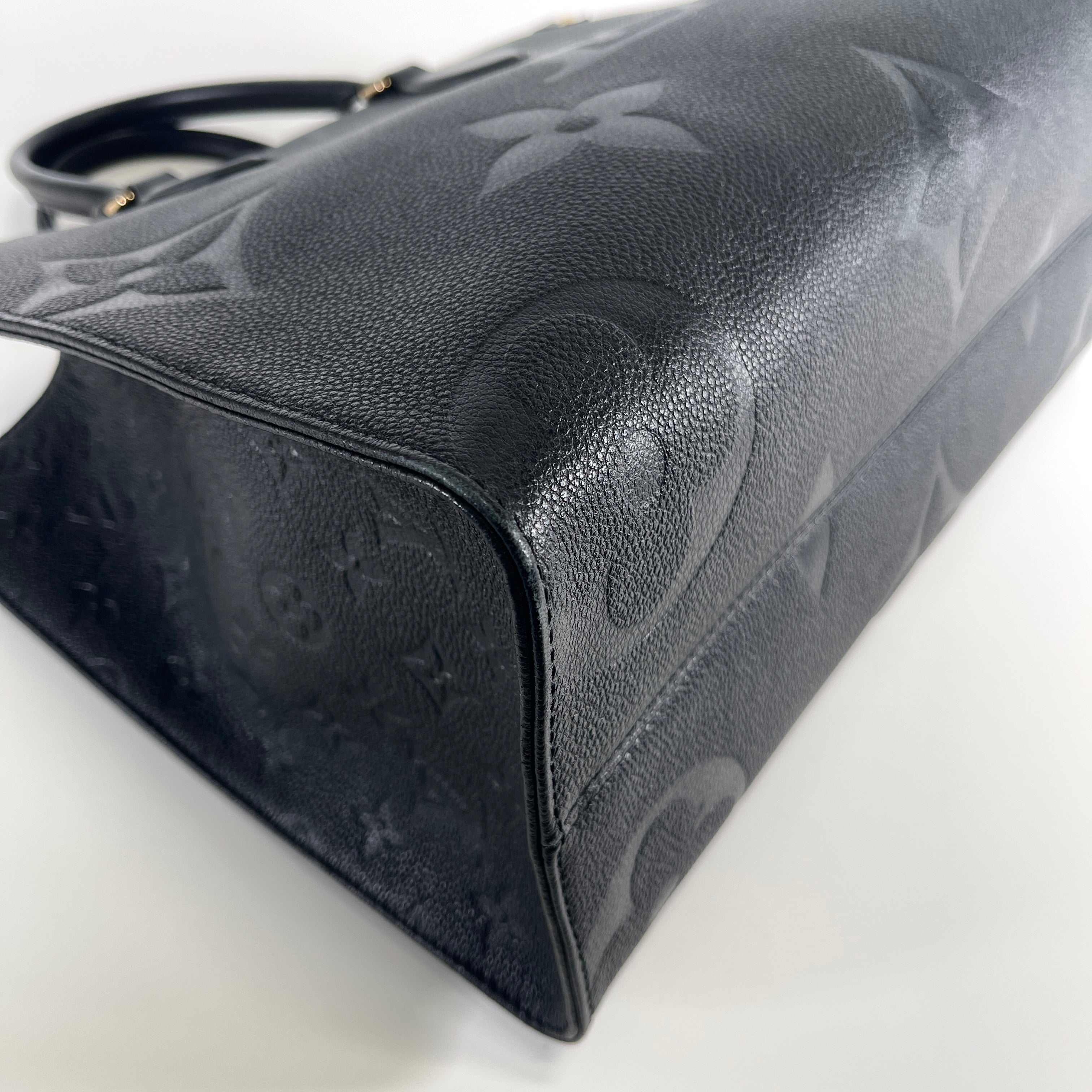 2603 secondhand LV On the Go