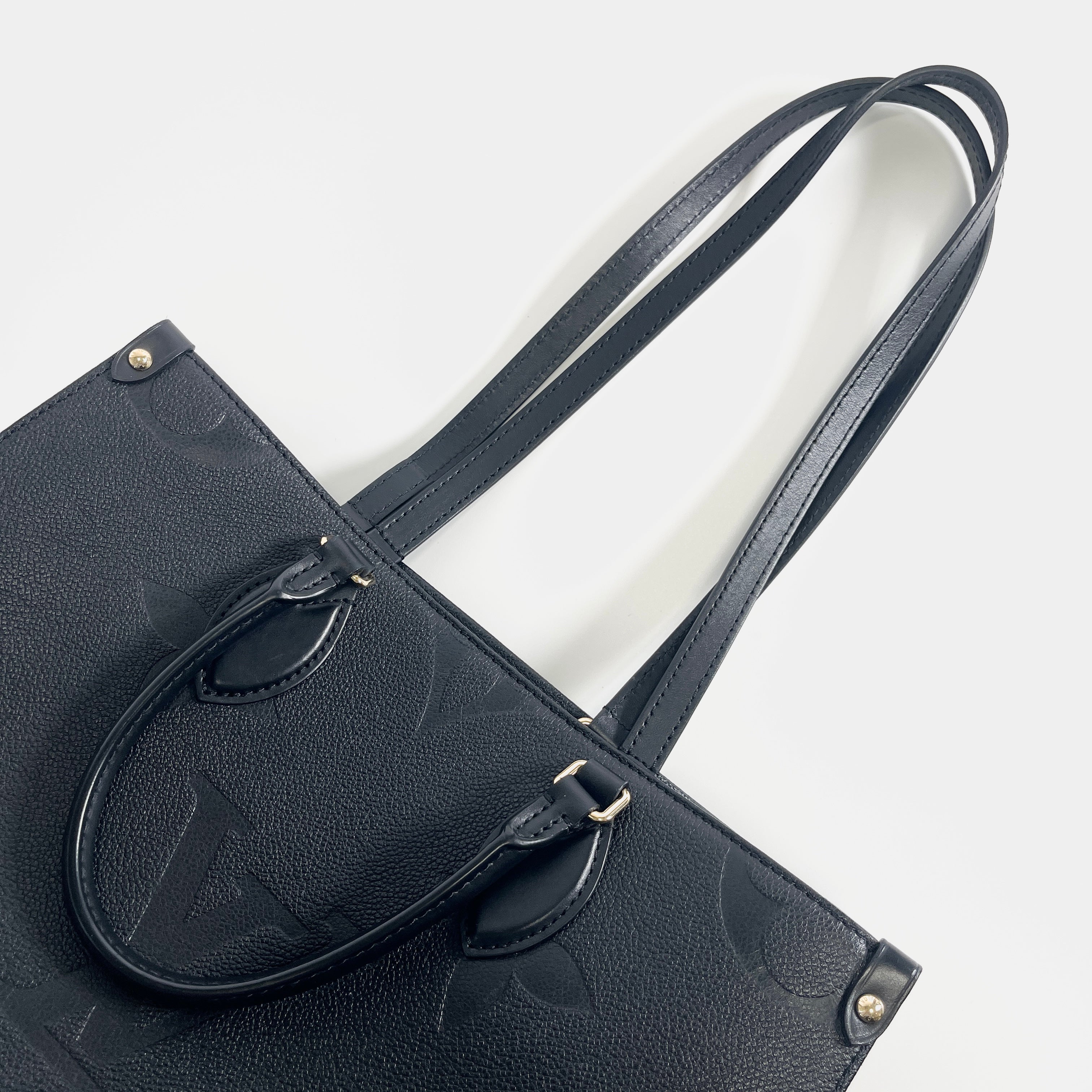 2603 secondhand LV On the Go