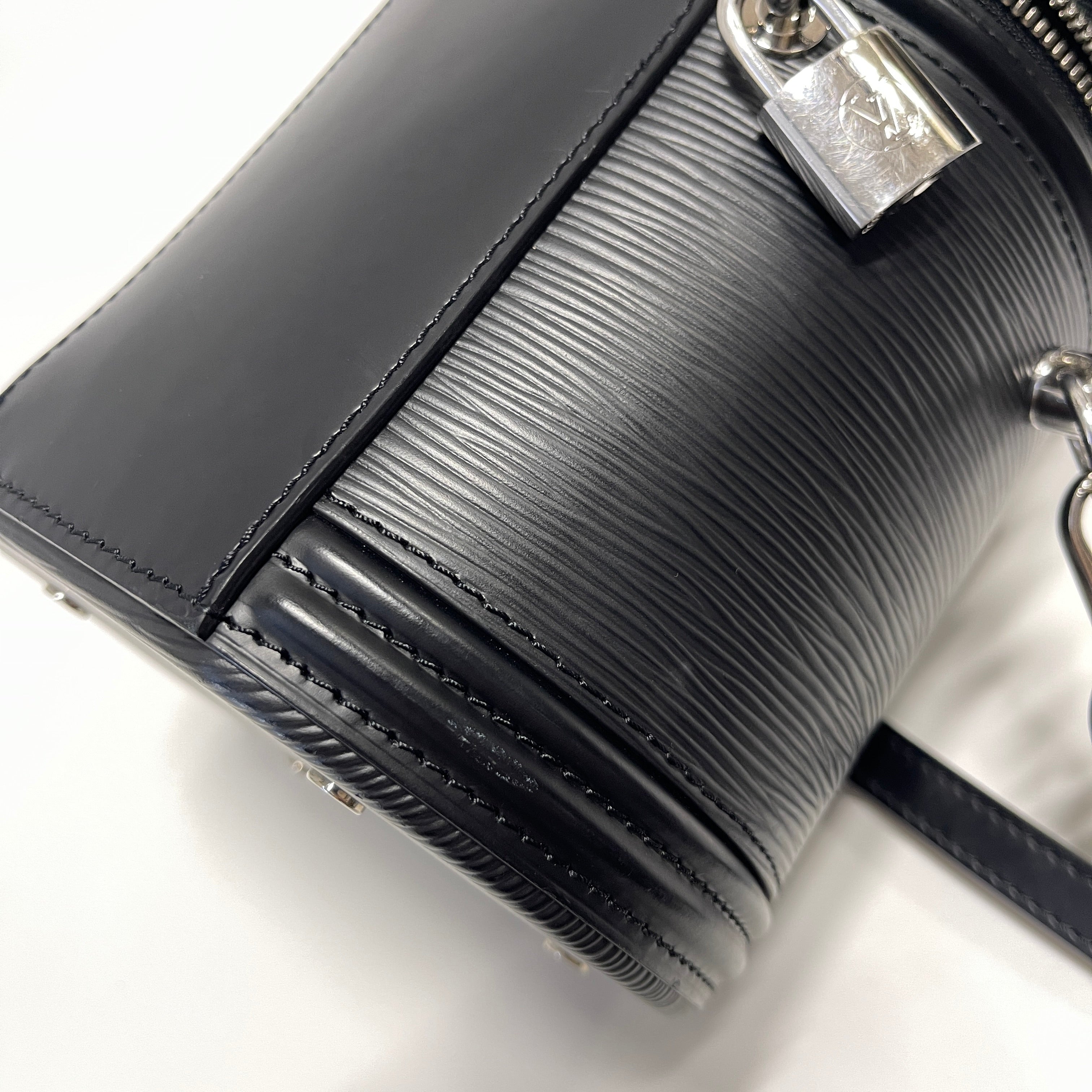 2603 secondhand LV hand Shoulder bag