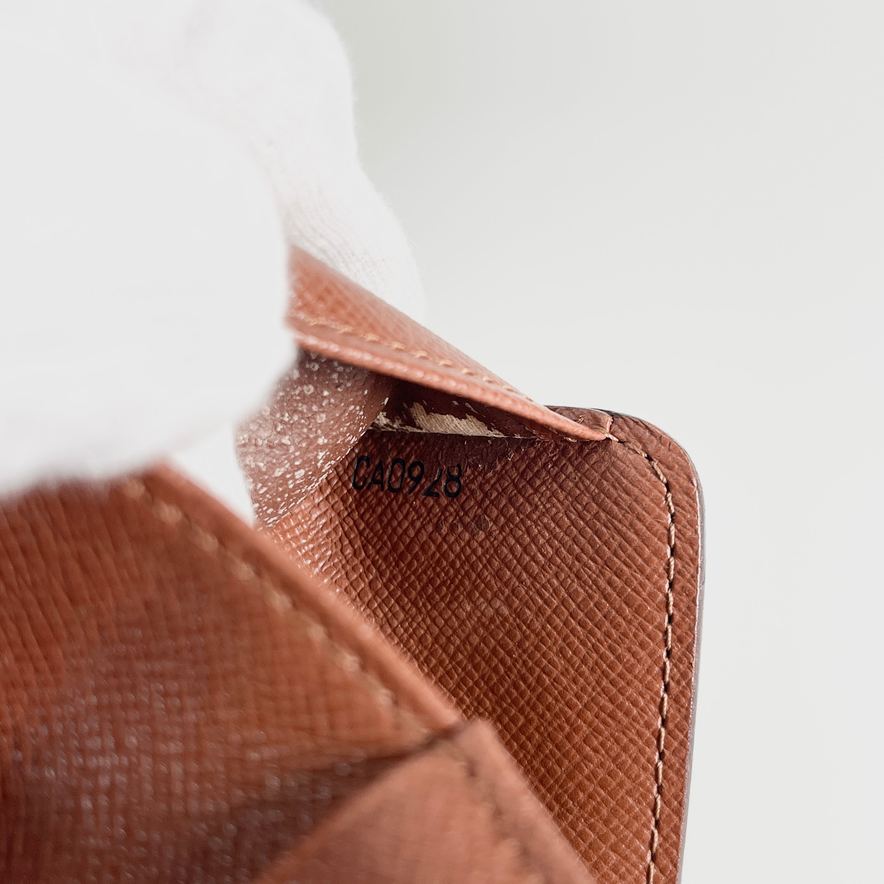 2604 secondhand LV Monogram compact Zip