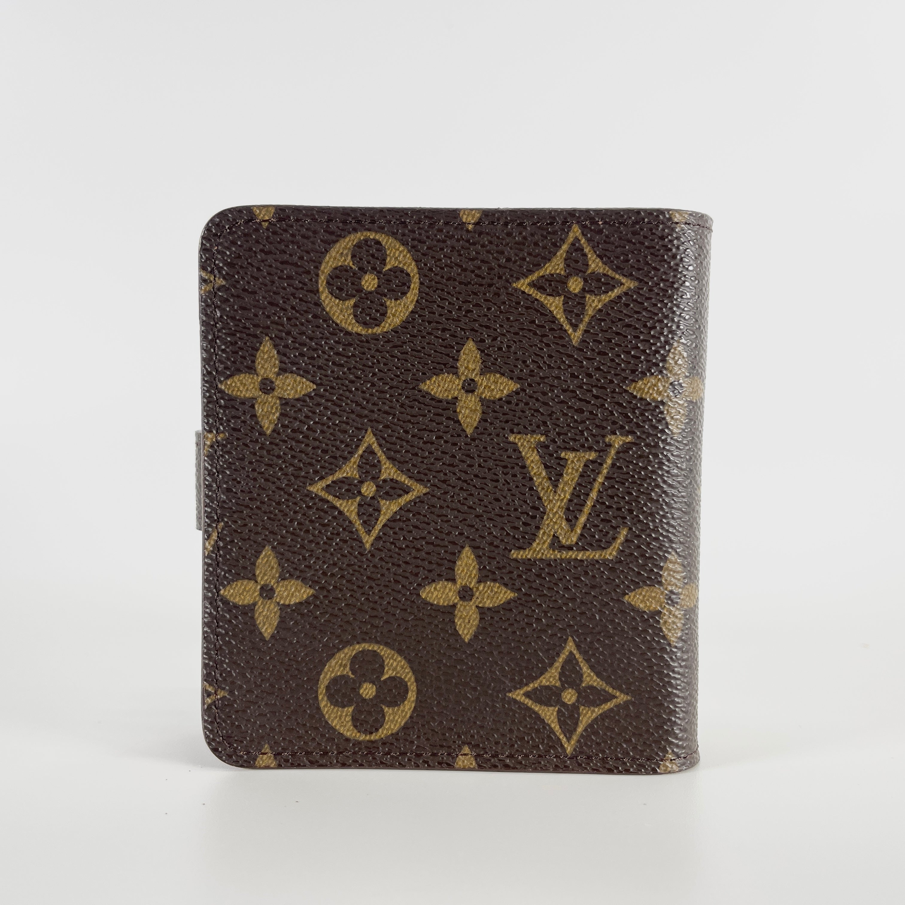 2604 secondhand LV Monogram compact Zip