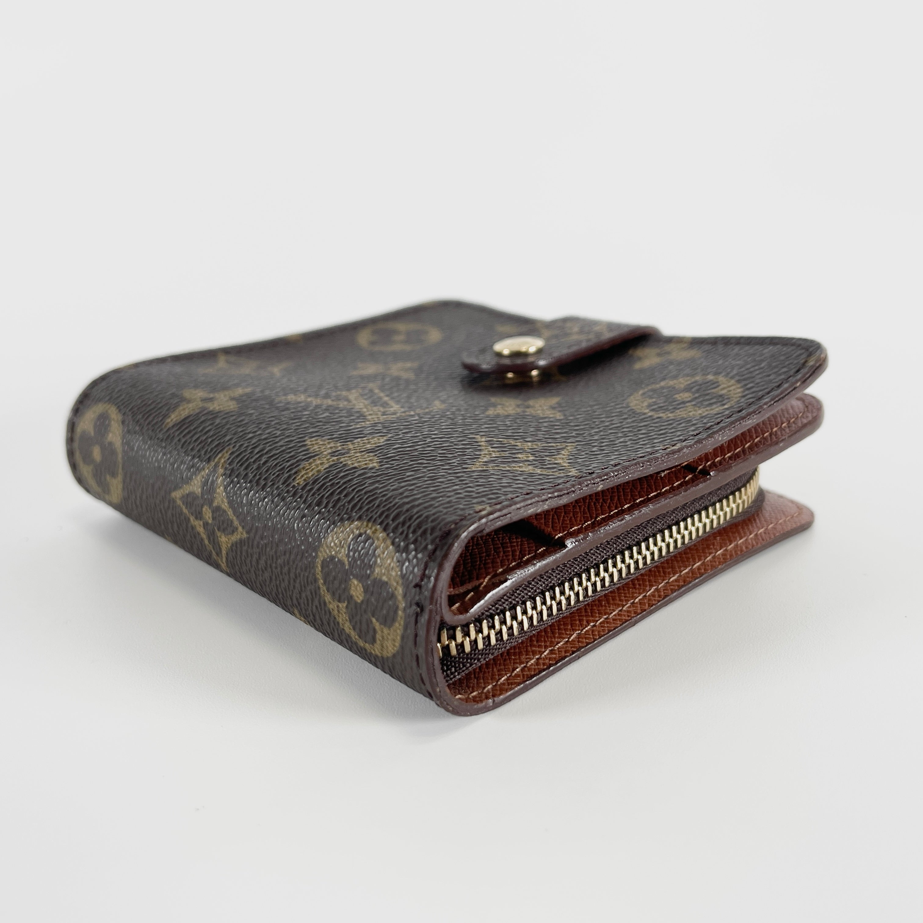 2604 secondhand LV Monogram compact Zip
